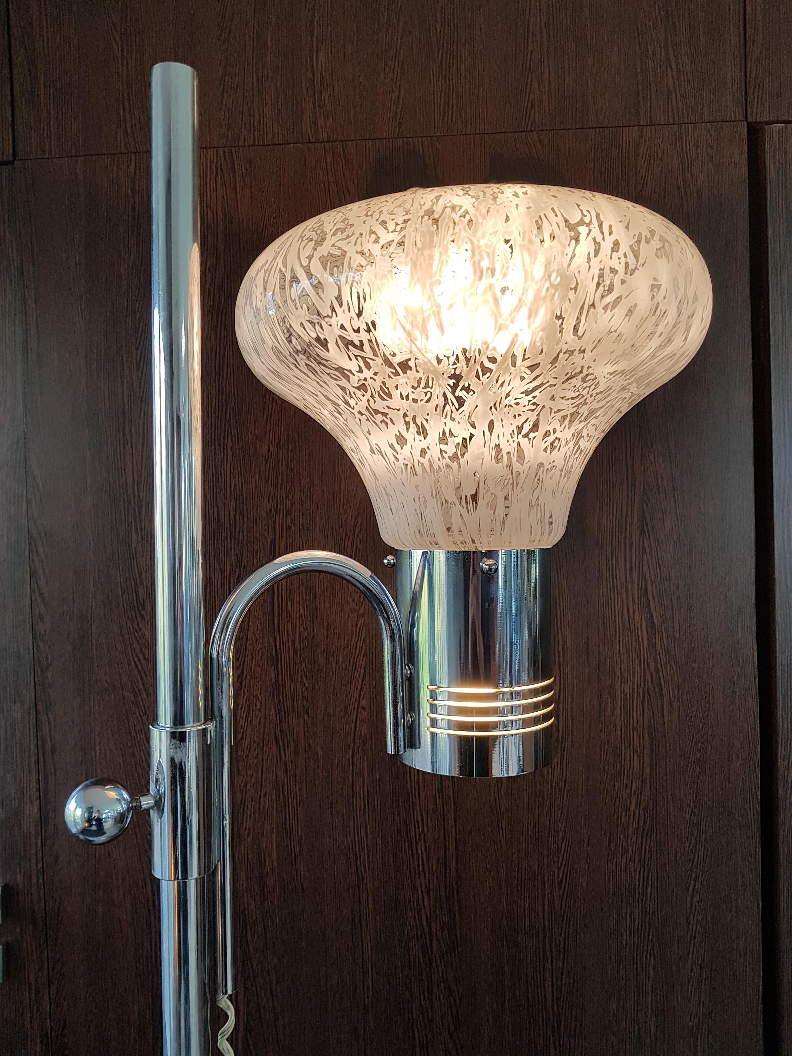 Midcentury Carlo Nason for Mazzega floor lamp, Italy, 1960.
Good vintage condition.
Two bulbs ! one in the shade, one in the mount!
