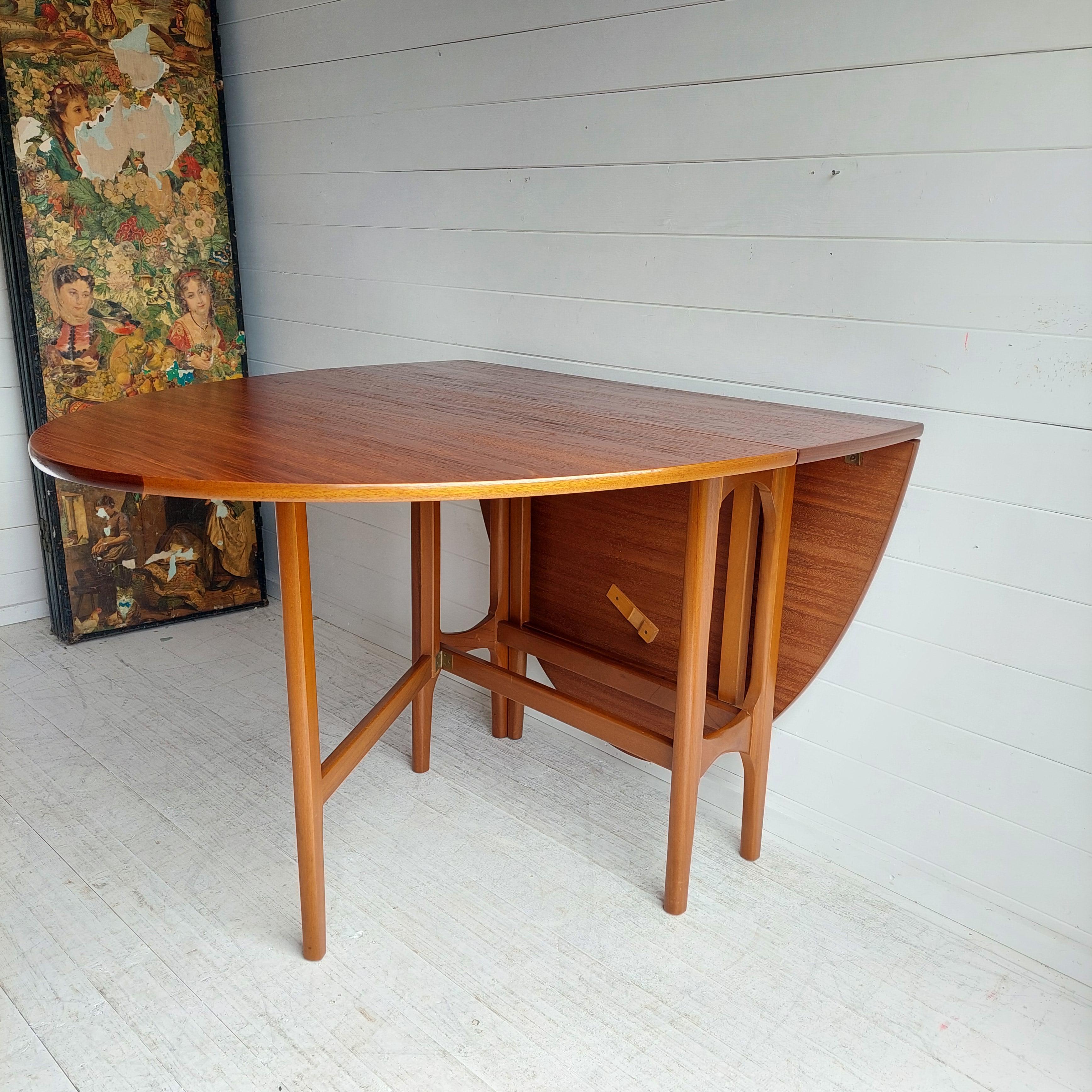 Mid Century Nathan Teak Oval Gate Leg Folding Drop Leaf  dining Table, 1960s 4