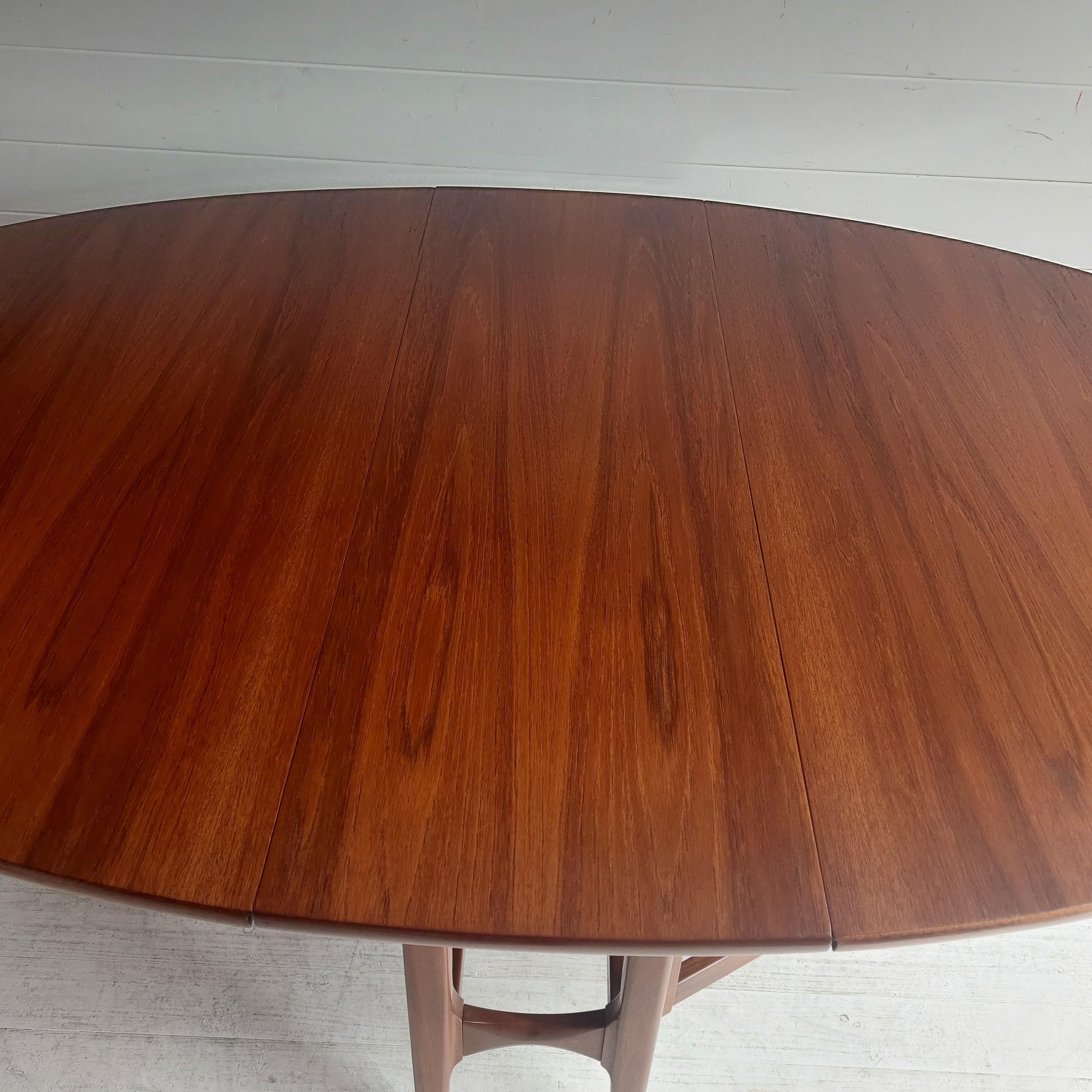 Mid Century Nathan Teak Oval Gate Leg Folding Drop Leaf  dining Table, 1960s In Good Condition In Leamington Spa, GB