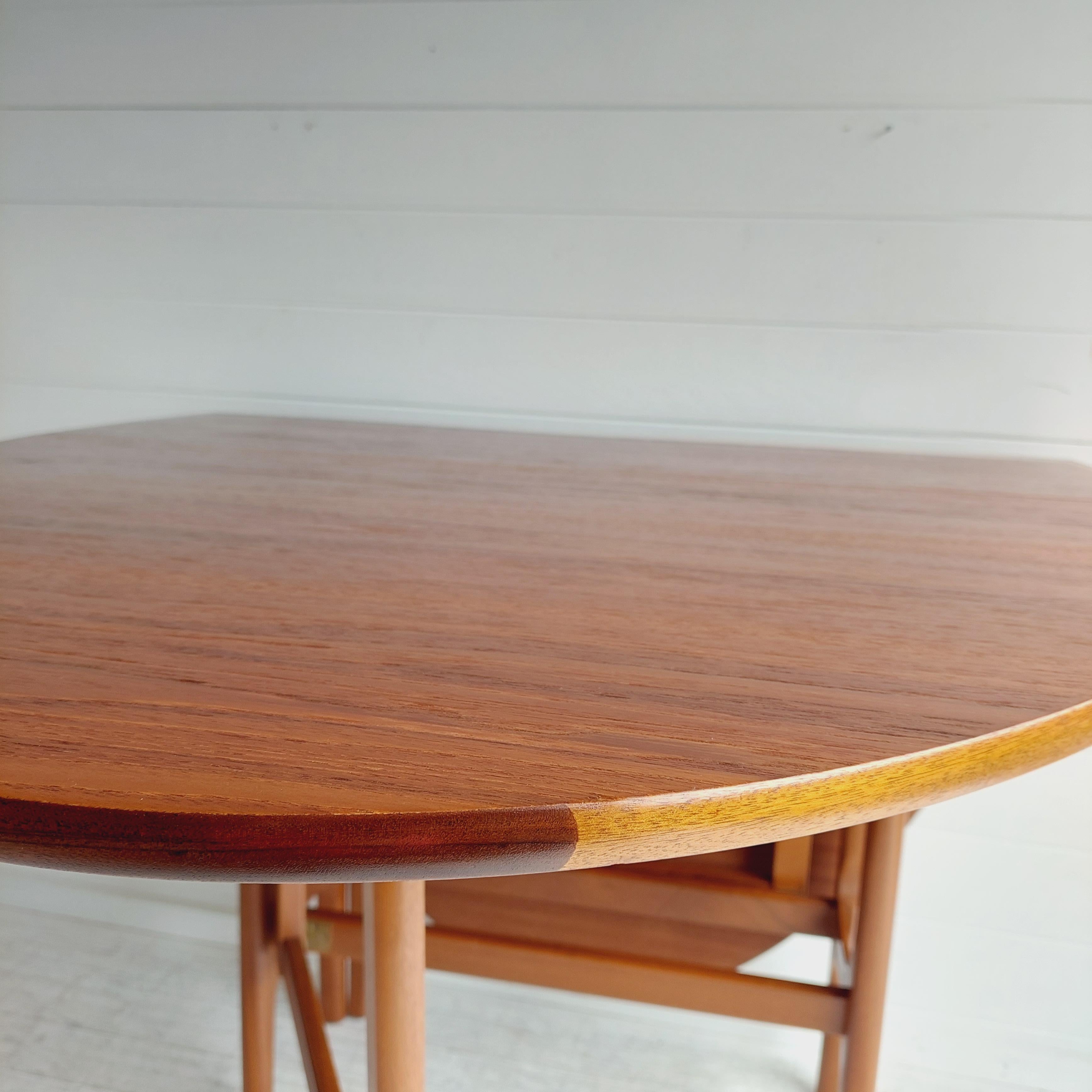 Mid Century Nathan Teak Oval Gate Leg Folding Drop Leaf  dining Table, 1960s 2