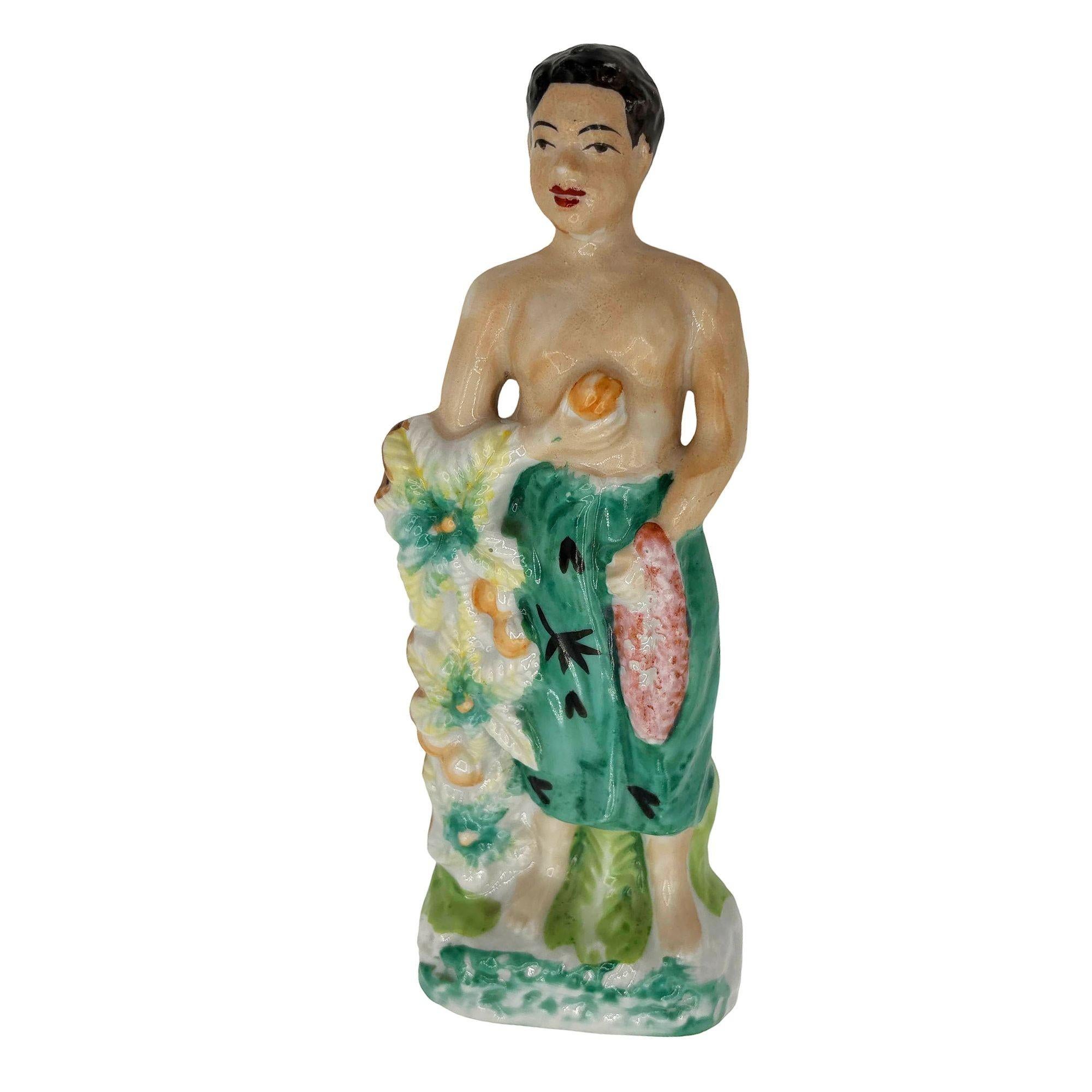 Américain Figurine du milieu du siècle en céramique avec offrande de fruits et fleurs en vente