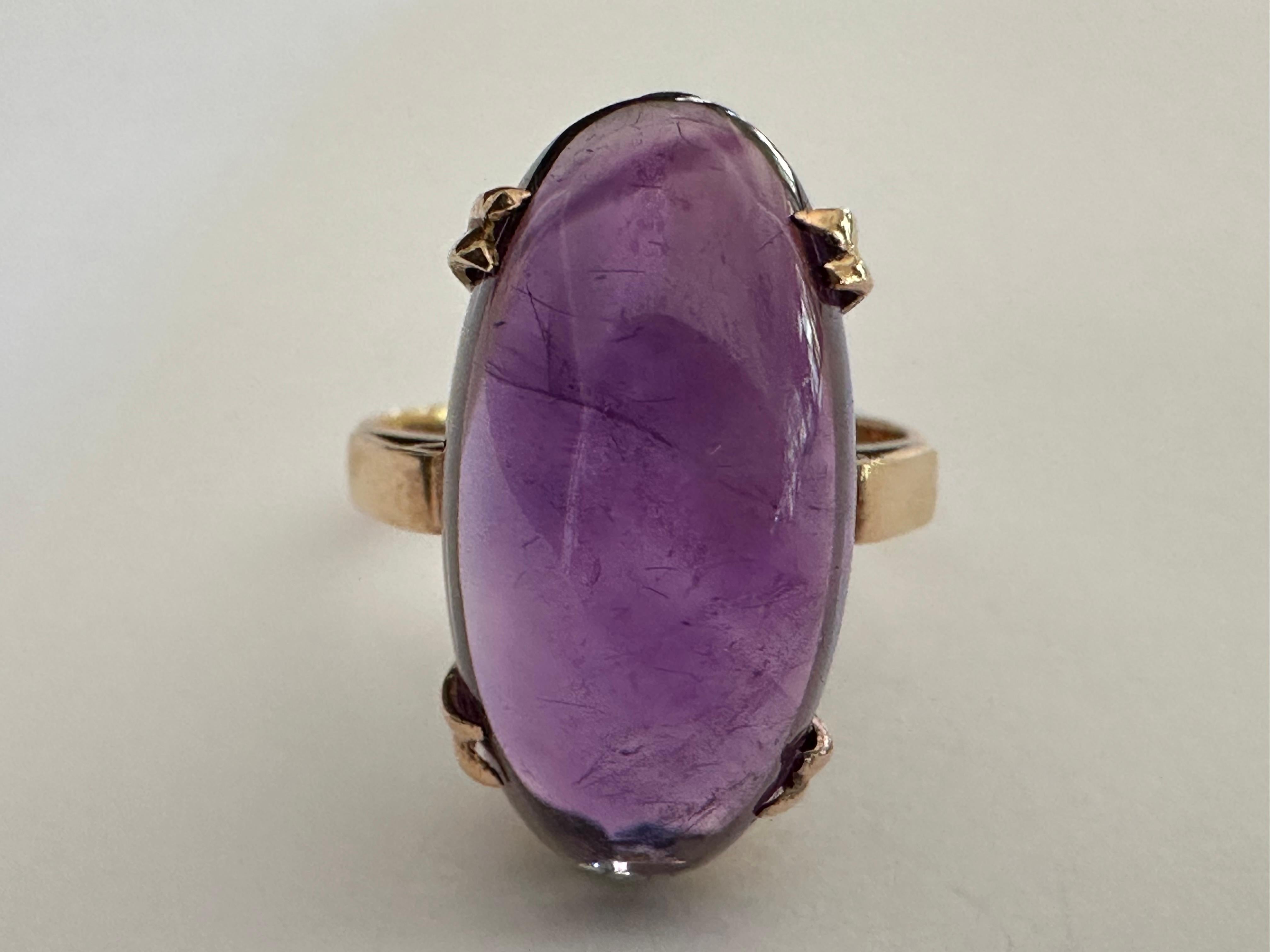 Cocktailring aus der Mitte des Jahrhunderts aus natürlichem Amethyst und 18 Karat Gelbgold im Zustand „Gut“ im Angebot in Denver, CO