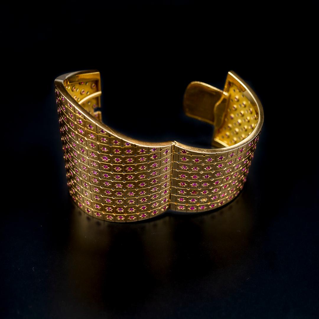 Mid-Century Natural Burmese No Heat Ruby Bangle Bracelet Rose Gold 1950s 1960s For Sale 4