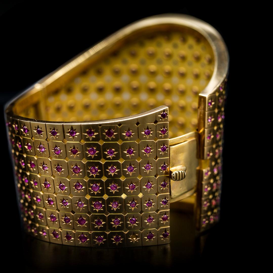 Women's or Men's Mid-Century Natural Burmese No Heat Ruby Bangle Bracelet Rose Gold 1950s 1960s For Sale
