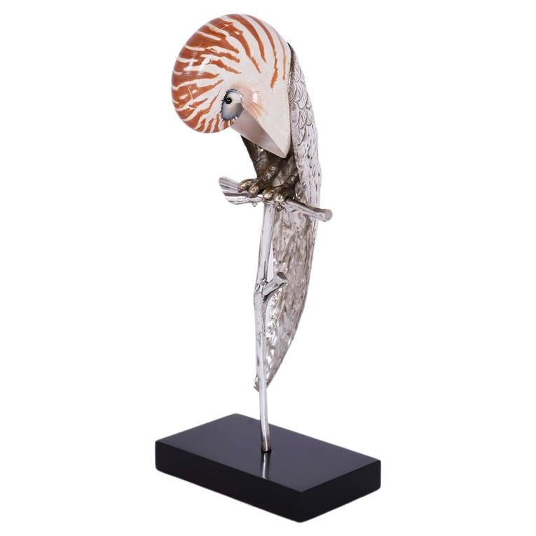 Sculpture de perroquet en coquillage de Nautilus du milieu du siècle dernier