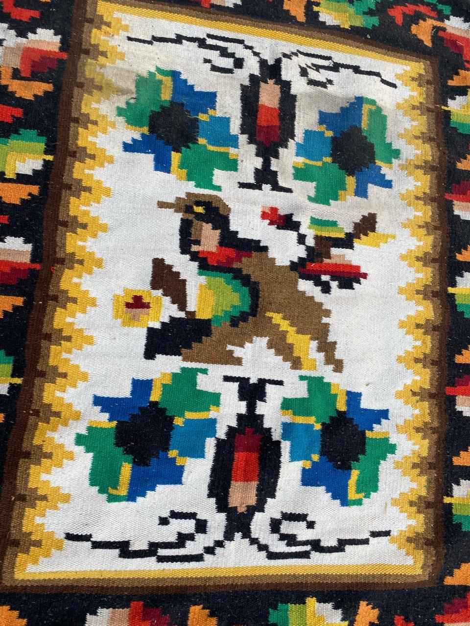 Schöner Navajo-Wandteppich aus der Mitte des Jahrhunderts mit einem einheimischen Design und schönen Farben, komplett handgewebt mit Wolle auf Baumwollbasis.

✨✨✨
