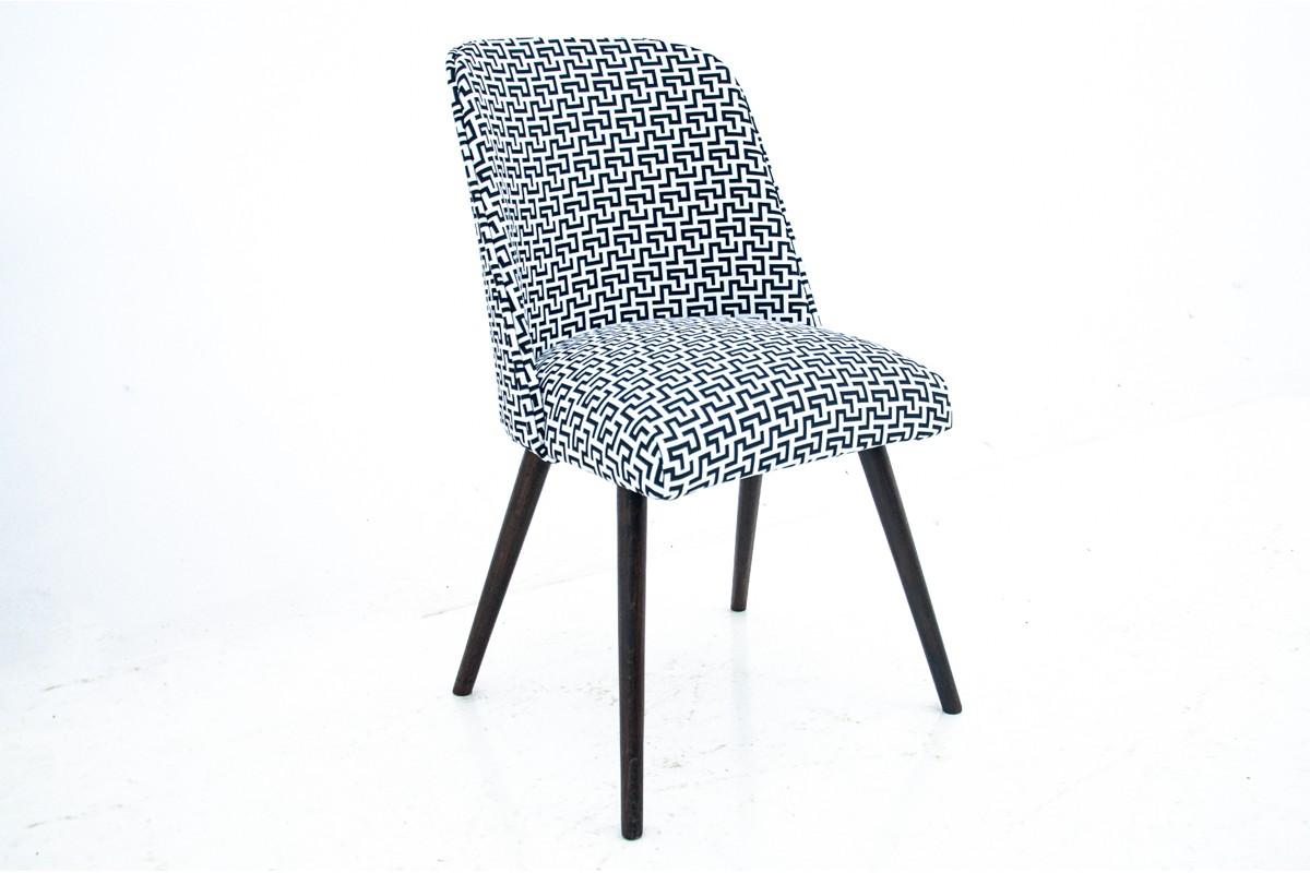 Mid-Century Modern Midcentury Black and White Chair For Sale