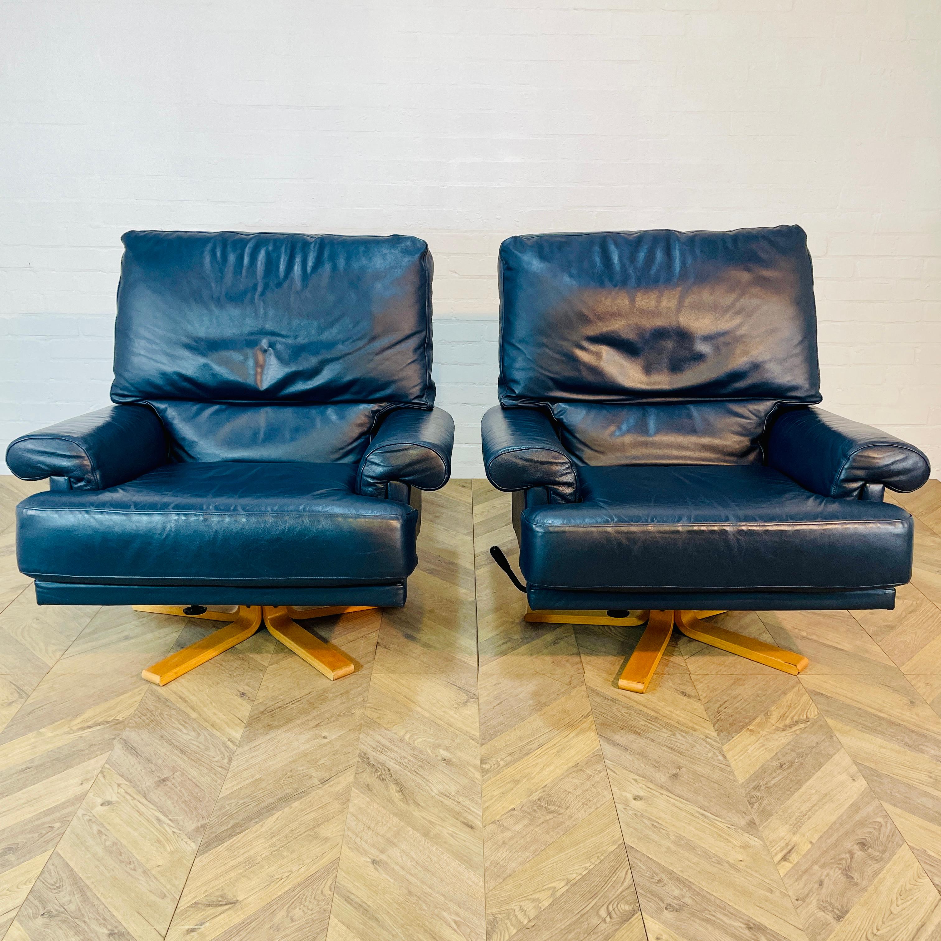 Mid-Century Modern Mid Century Navy Blue Leather Swivel Chairs, Set of 2, 1970s For Sale