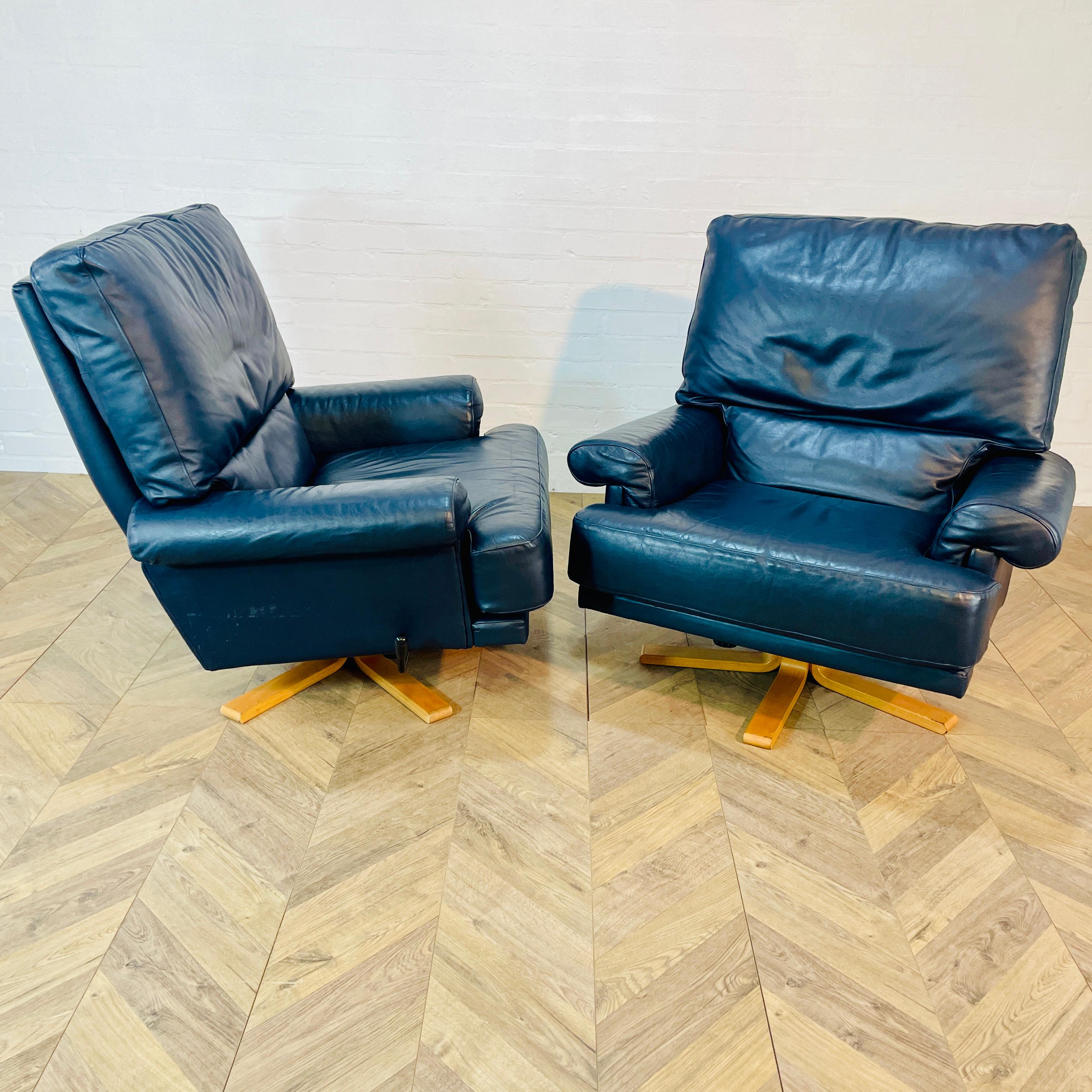 Mid Century Navy Blue Leather Swivel Chairs, Set of 2, 1970s In Good Condition For Sale In Ely, GB