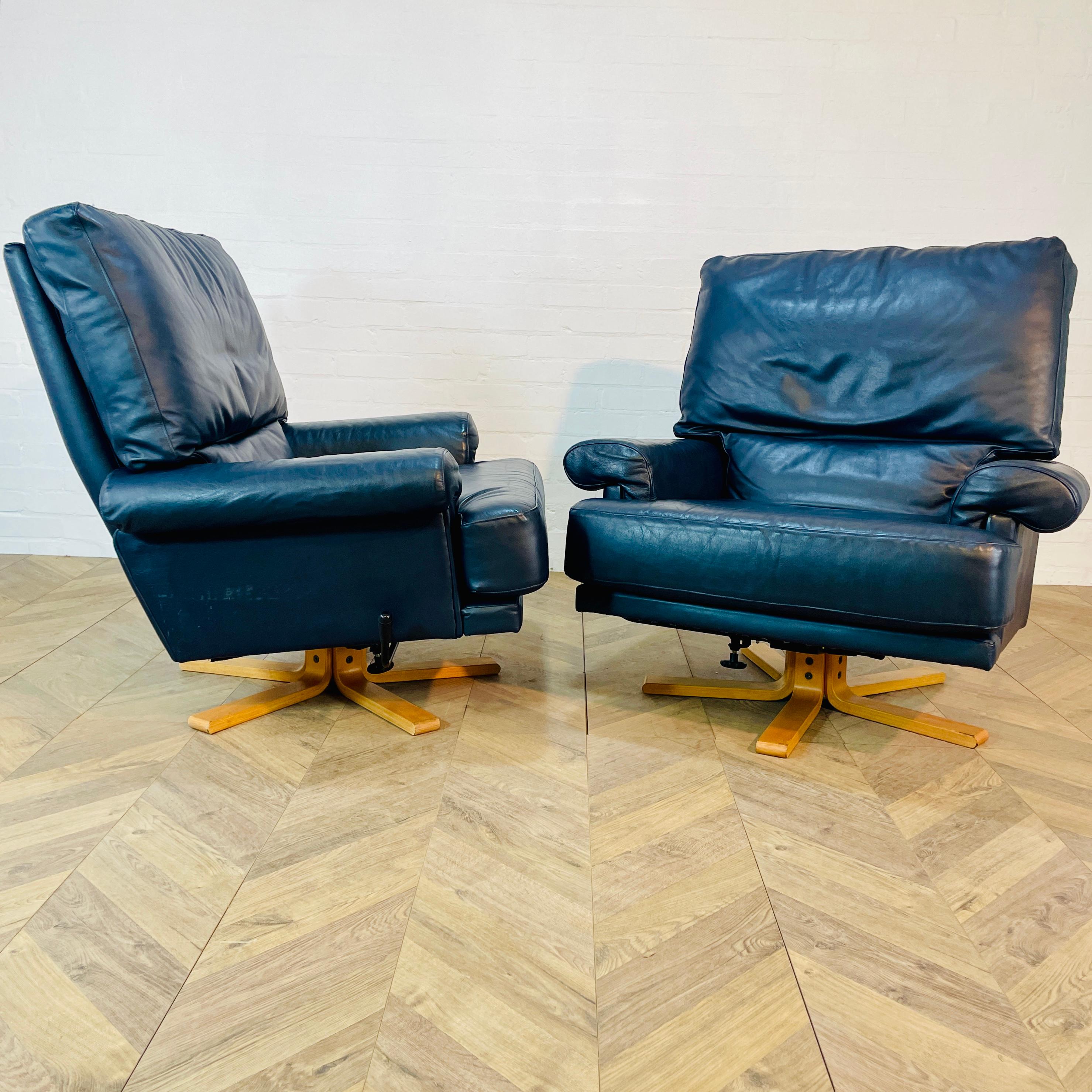Mid Century Navy Blue Leather Swivel Chairs, Set of 2, 1970s For Sale 1