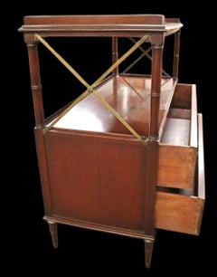 Server / Etagere / Armadio in stile neoclassico di metà secolo in mogano e ottone