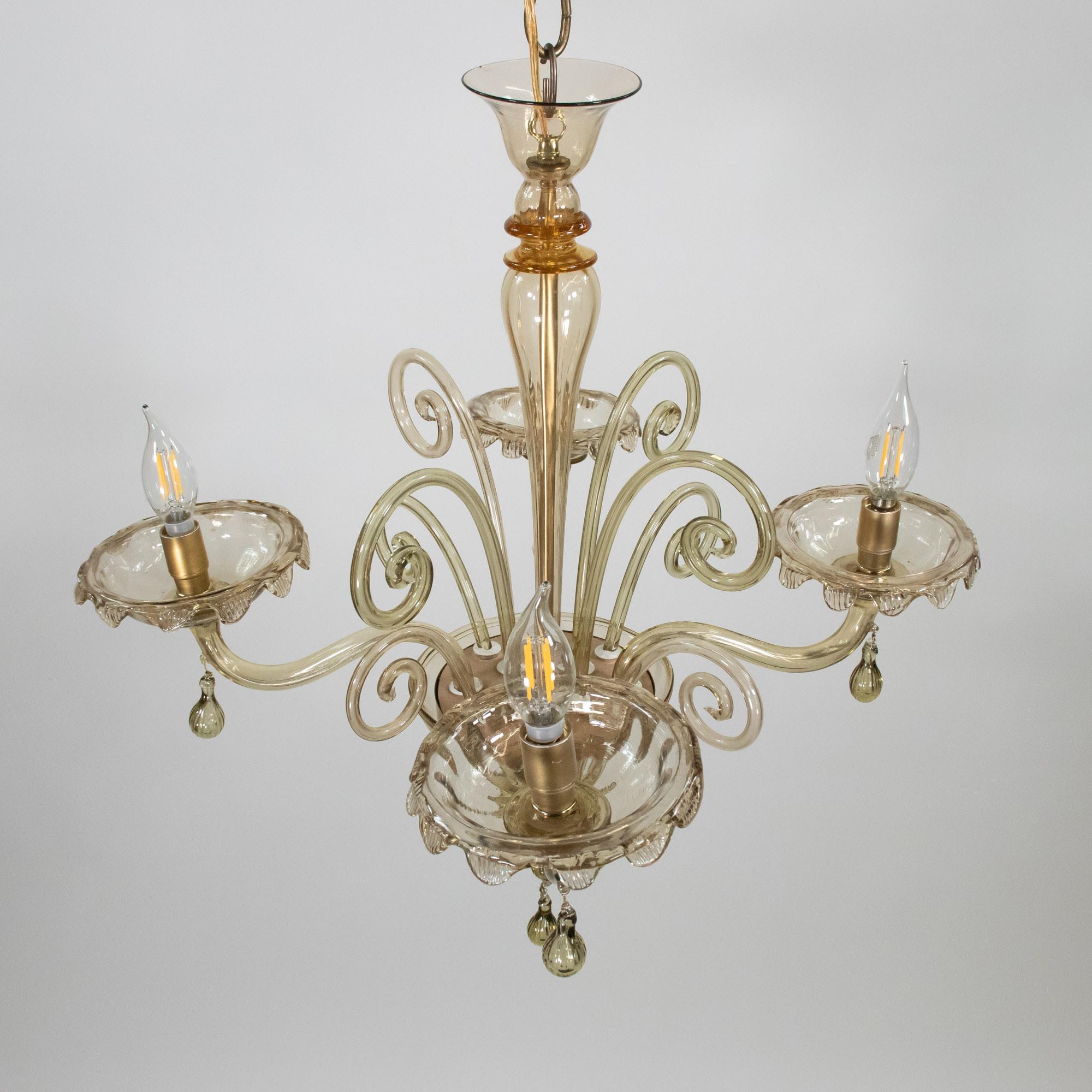 Mid-Century moderno Lampadario neo-rococò di Murano di metà secolo con ambra dorata in vendita