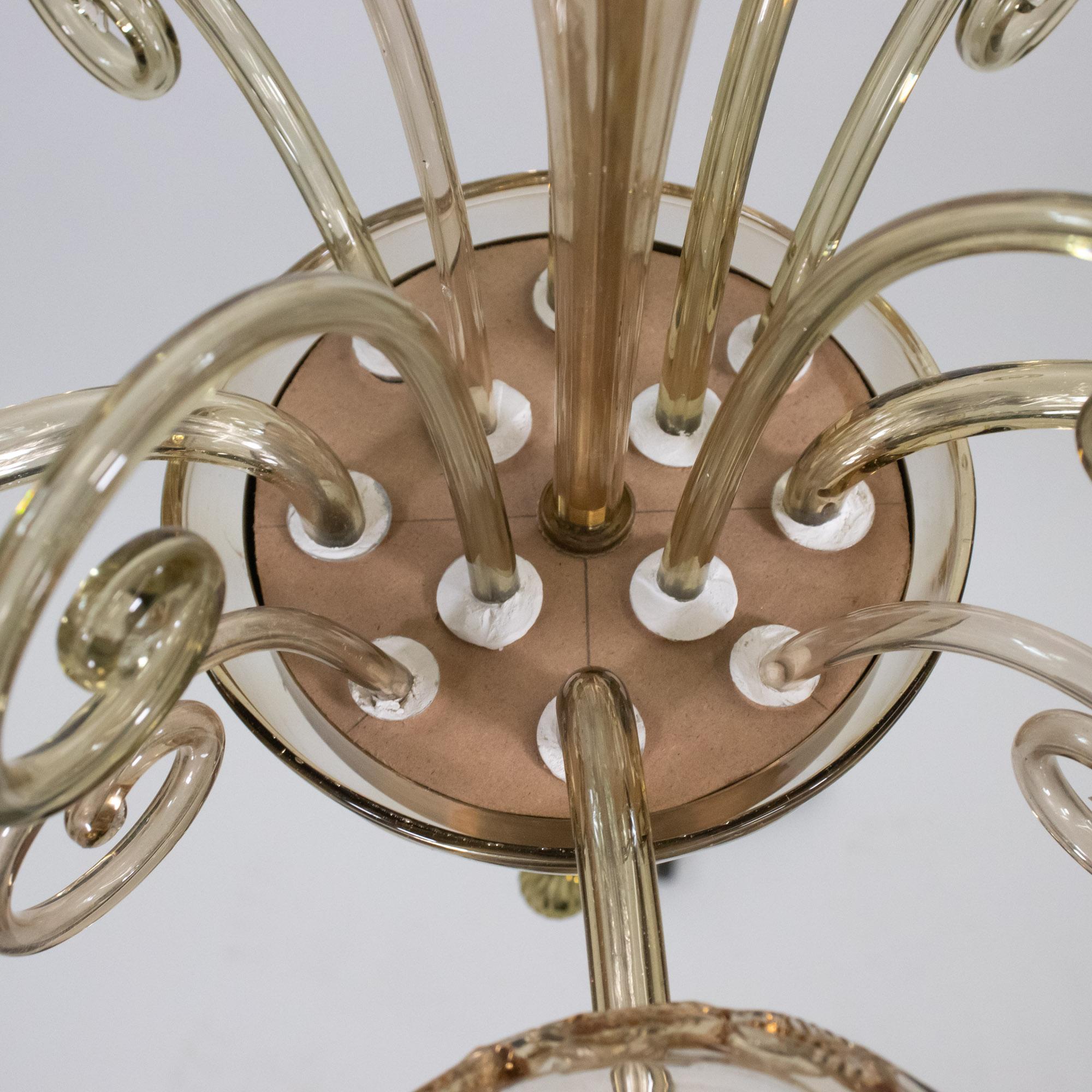 Lampadario neo-rococò di Murano di metà secolo con ambra dorata In condizioni buone in vendita a Chicago, IL