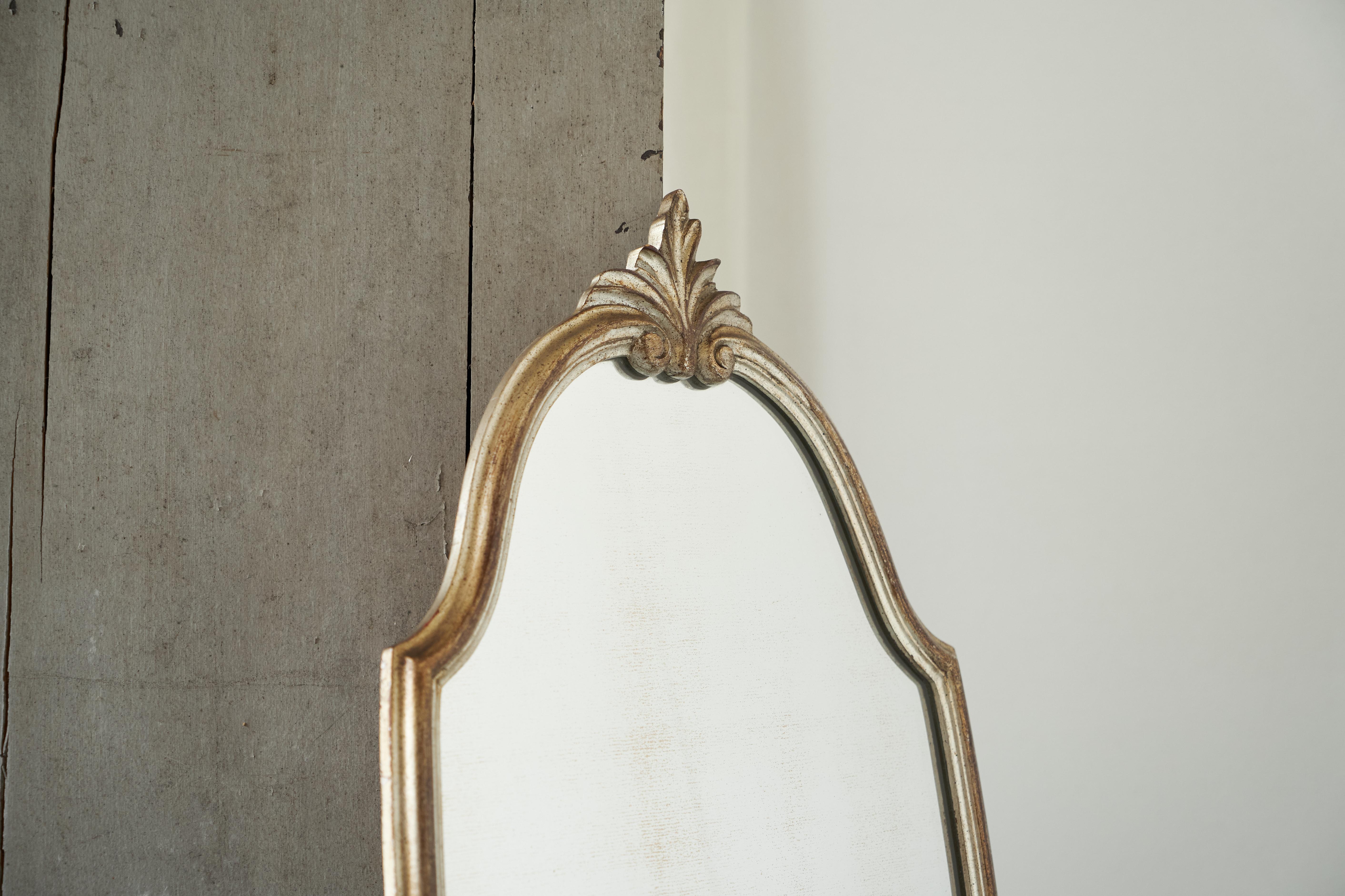 Neoclassico Specchio da parete neoclassico di metà secolo in Wood in vendita