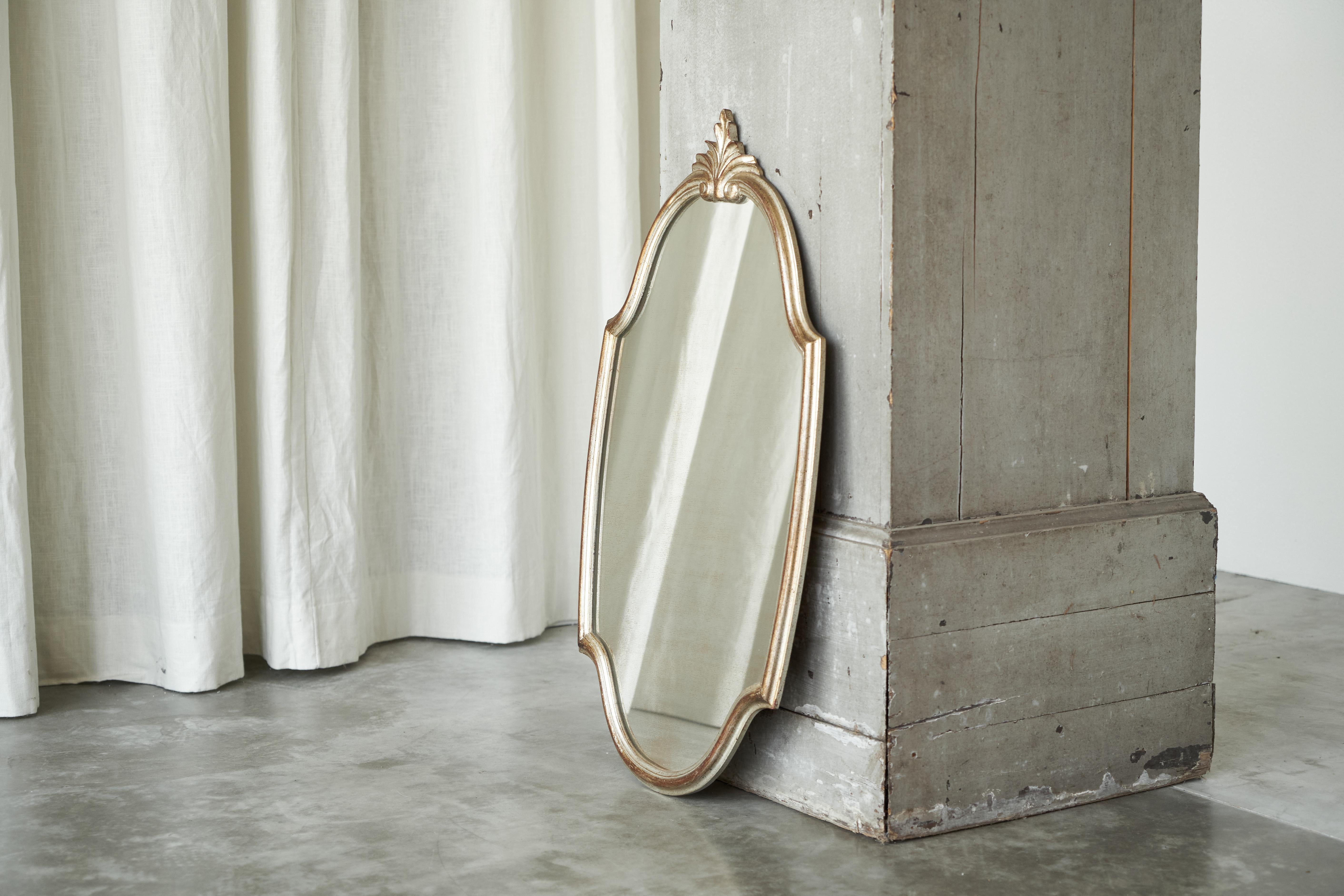 Specchio da parete neoclassico di metà secolo in Wood In condizioni buone in vendita a Meer, VAN