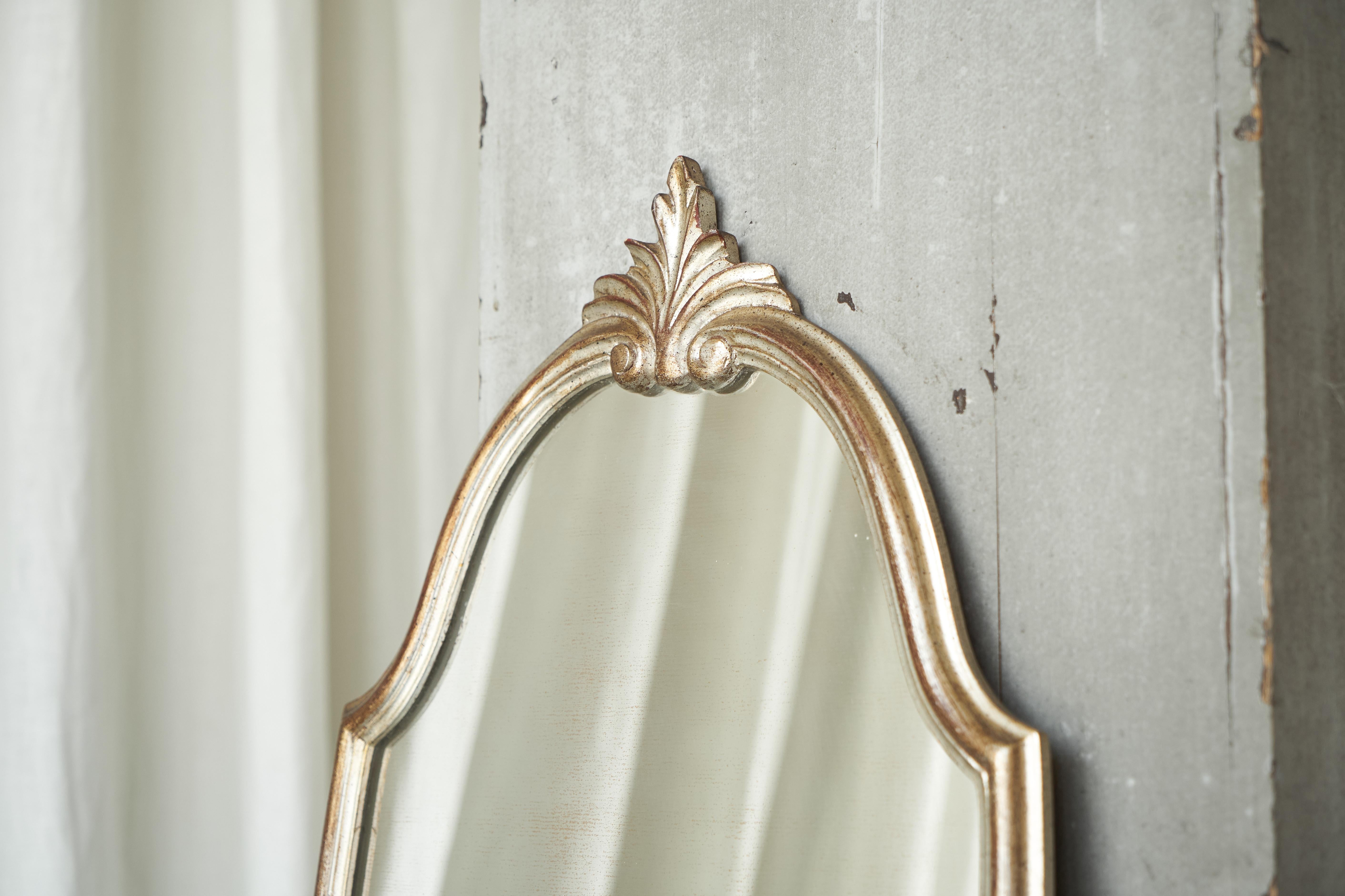 XX secolo Specchio da parete neoclassico di metà secolo in Wood in vendita