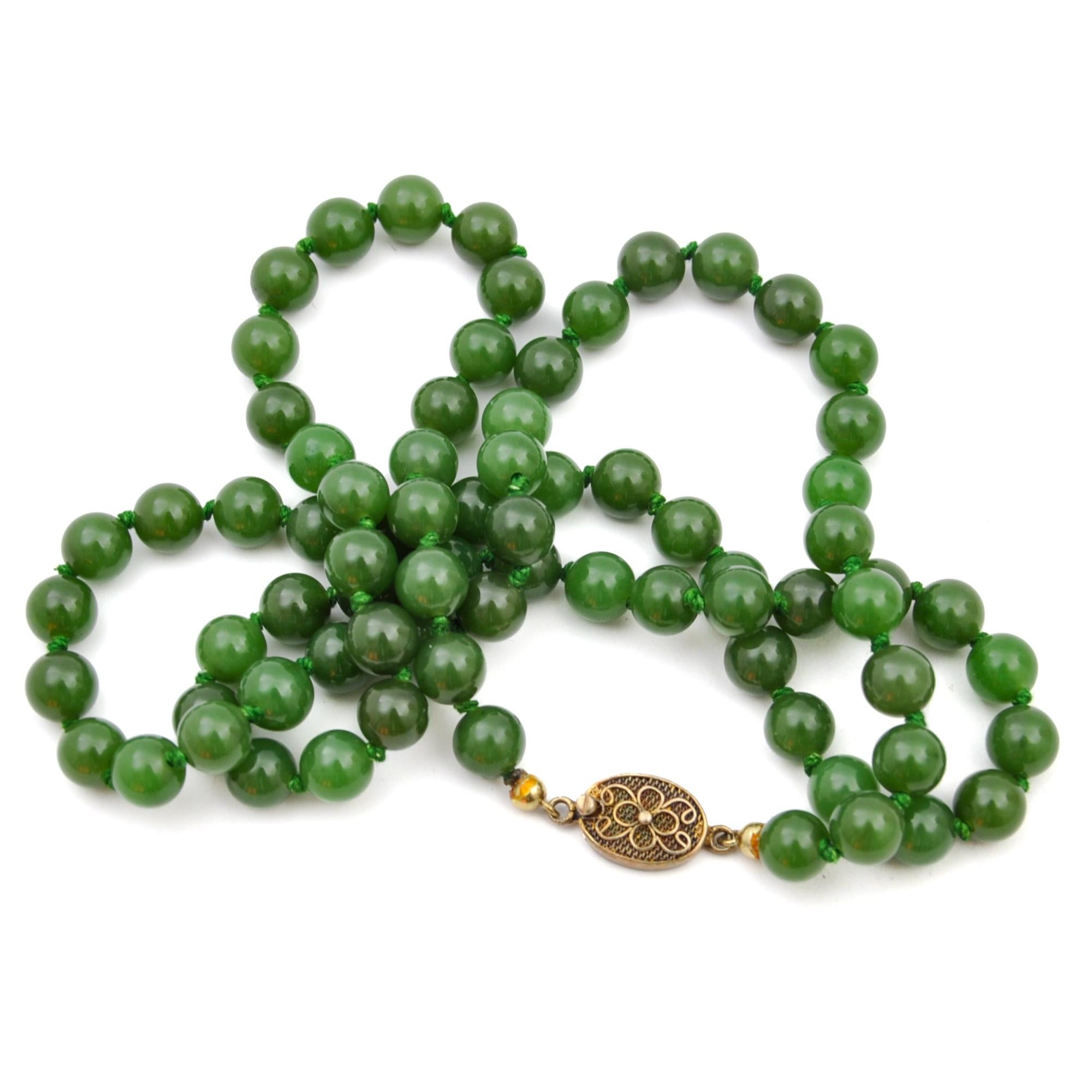 Round Cut Nephrite Jade Long Single-Strand Beaded Necklace For Sale