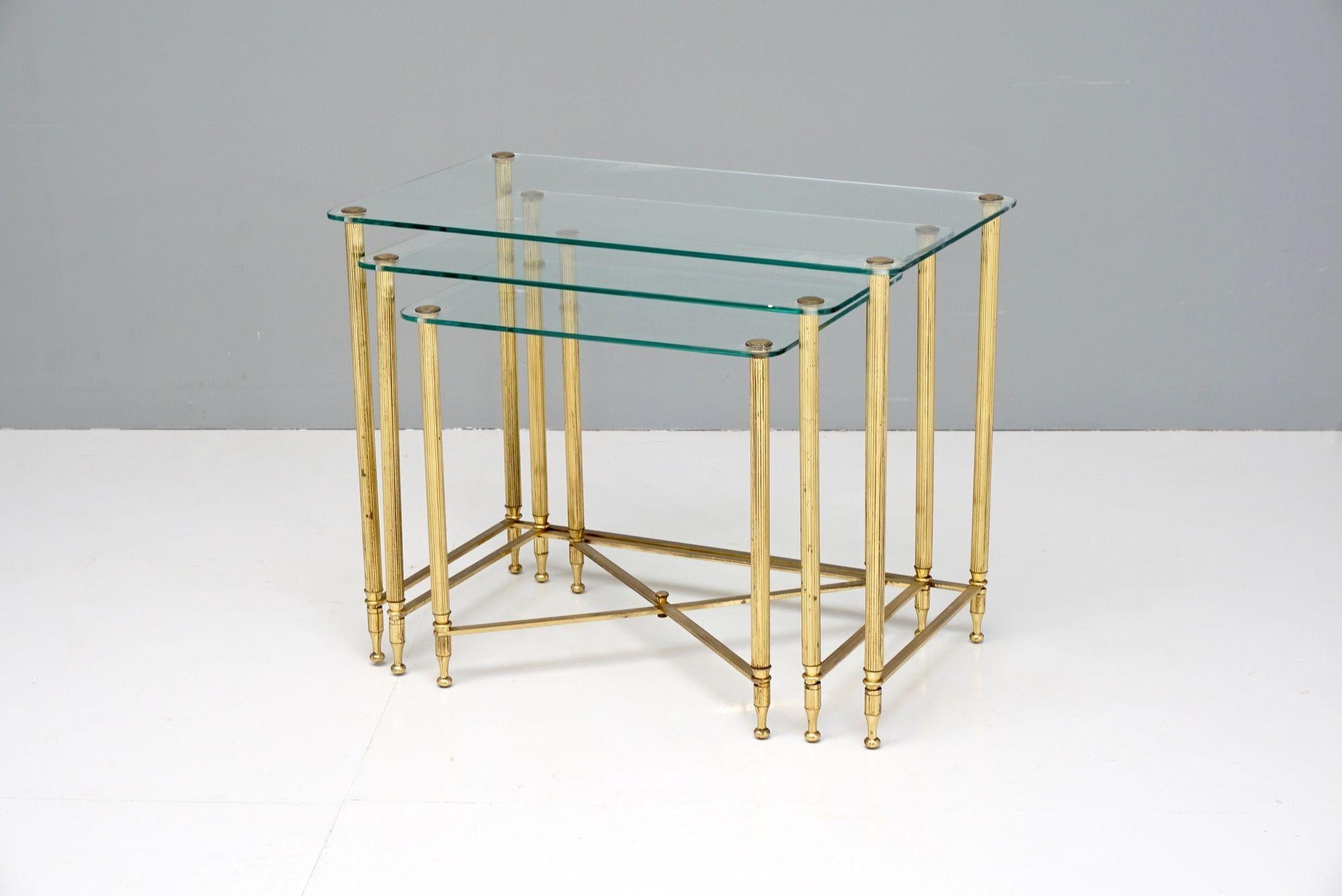 Nest of three glass topped brass coffee tables.

France Circa 1950

H 47cm x W 60cm x D 36cm


Please be in contact if you require anymore information about our products.

IMPORTANT

Please be in contact before making a purchase, with your delivery