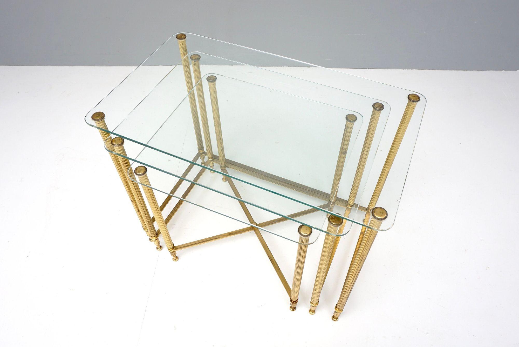 Mid Century Nest of Tables In Excellent Condition For Sale In London, England