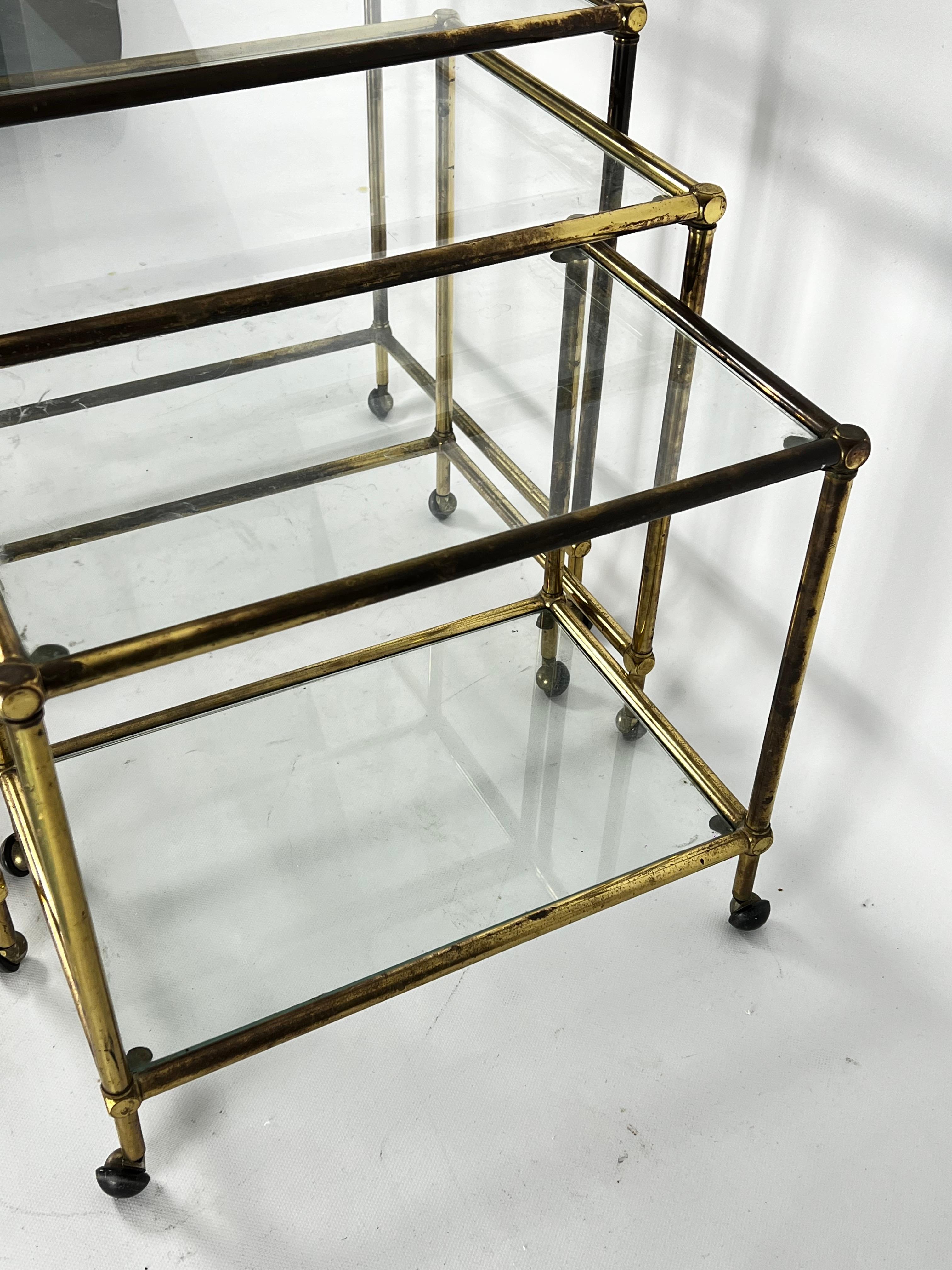 Mid-Century nesting set of three bar carts in brass and glass. Italy 1950s For Sale 3