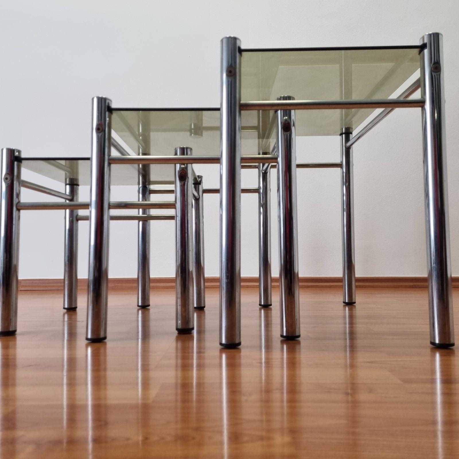 Set of 3 coffee tables from the 70s era. Made in Italy. In Bauhaus style.
Made of metal chromed legs and glass. In very good vintage
condition with minor signs of use.

Dimensions (h×w×d)
Large: 46×53×33 cm
Medium: 39×43×33 cm
Small: 32×33×33 cm