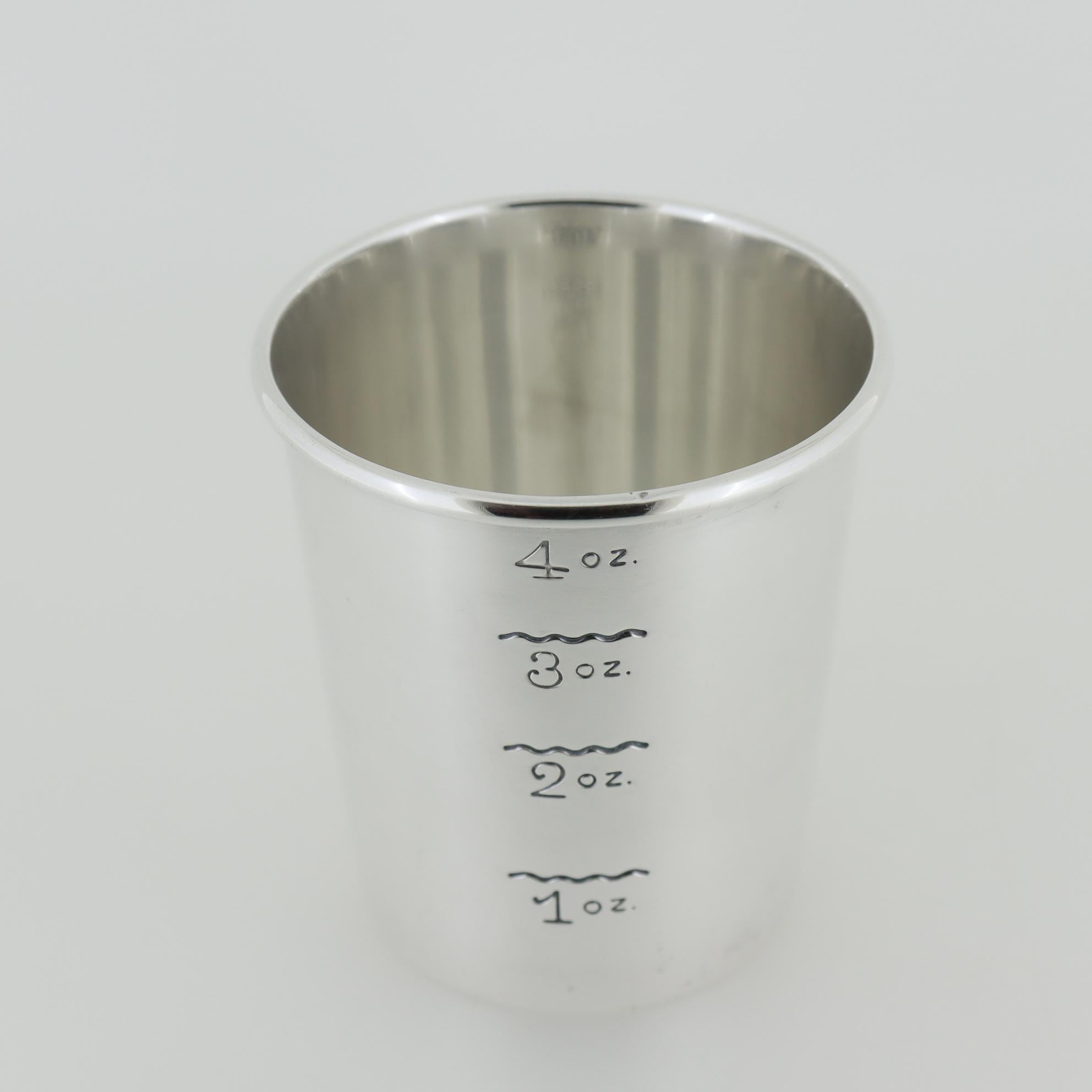 Mediados de siglo Newport de Gorham Plata de ley 4 oz. Medidor de licor o Jigger de bar siglo XX en venta