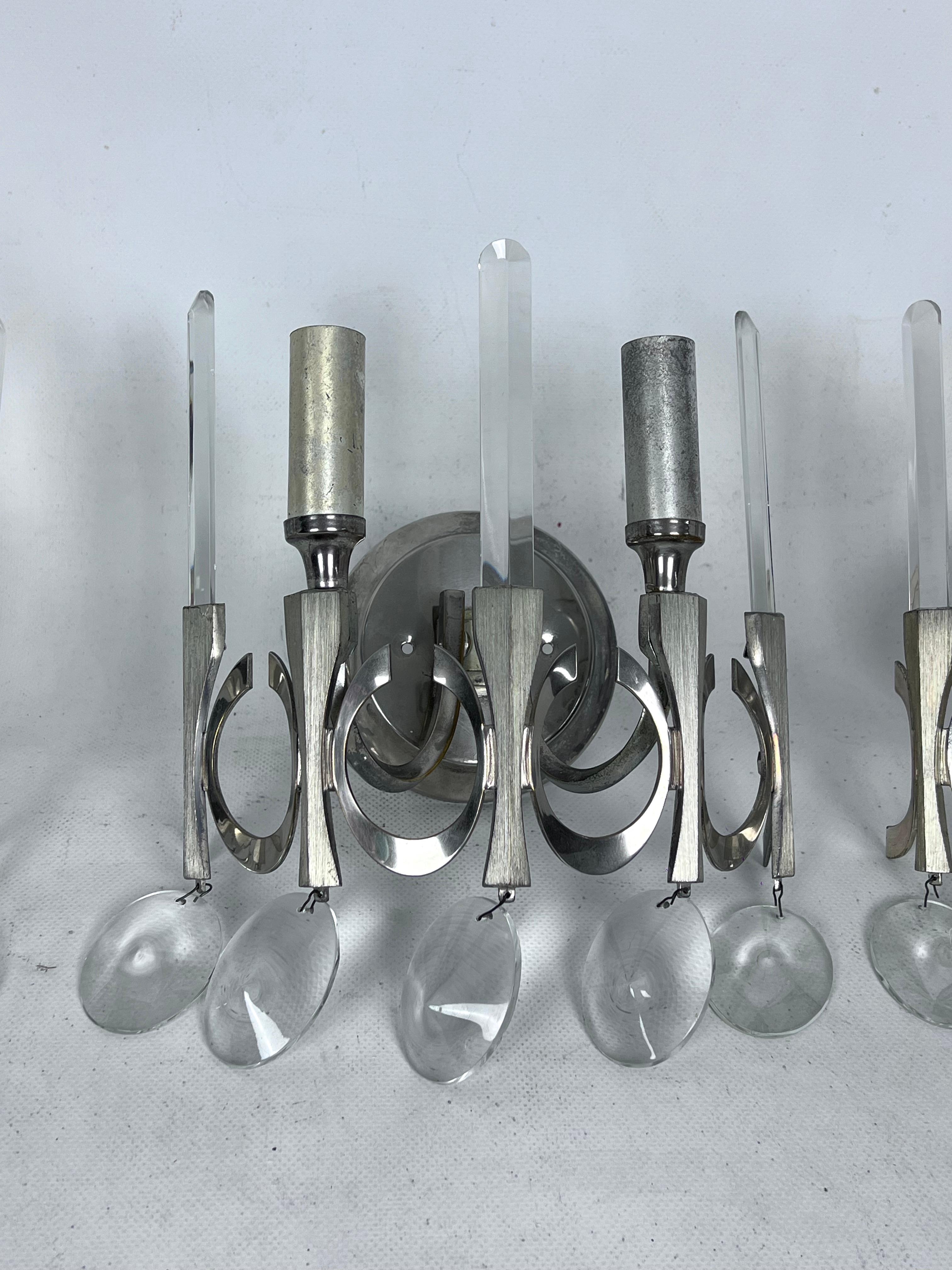 Mid-Century nicheled brass and glass sconces by Sciolari. Labeled. Italy 1960s For Sale 1