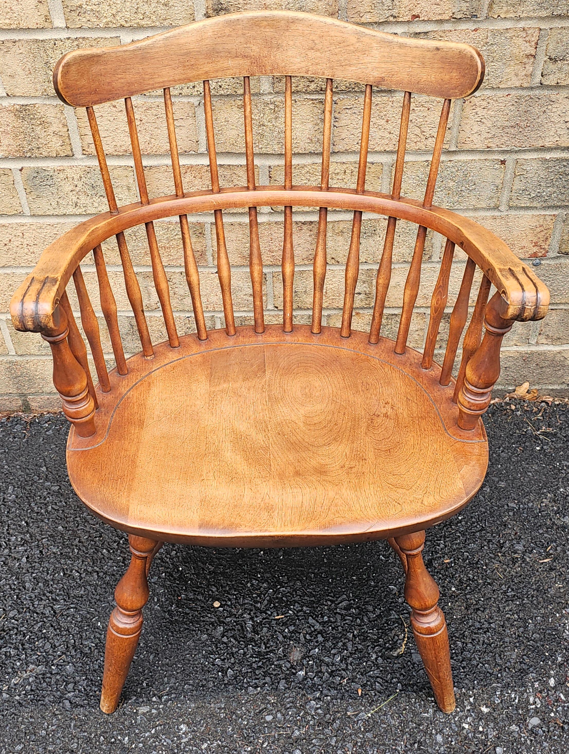 Mid-Century Modern Fauteuil Windsor du milieu du siècle dernier Nichols and Stone Maple Comb Back Maple en vente