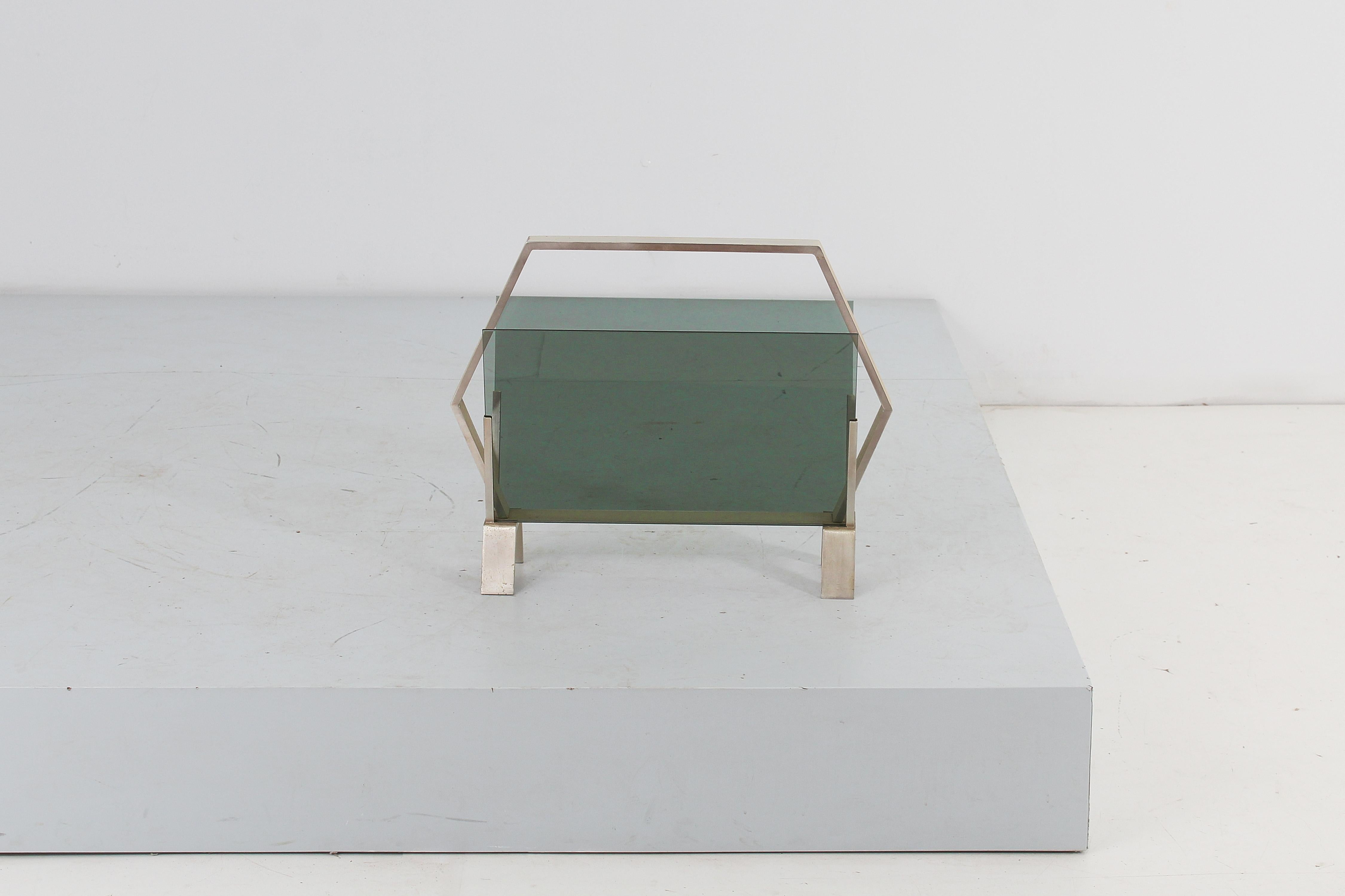 Midcentury Nickel-Plated Brass and Smoked Glass Magazine Rack, Italy, 1960s In Good Condition For Sale In Palermo, IT