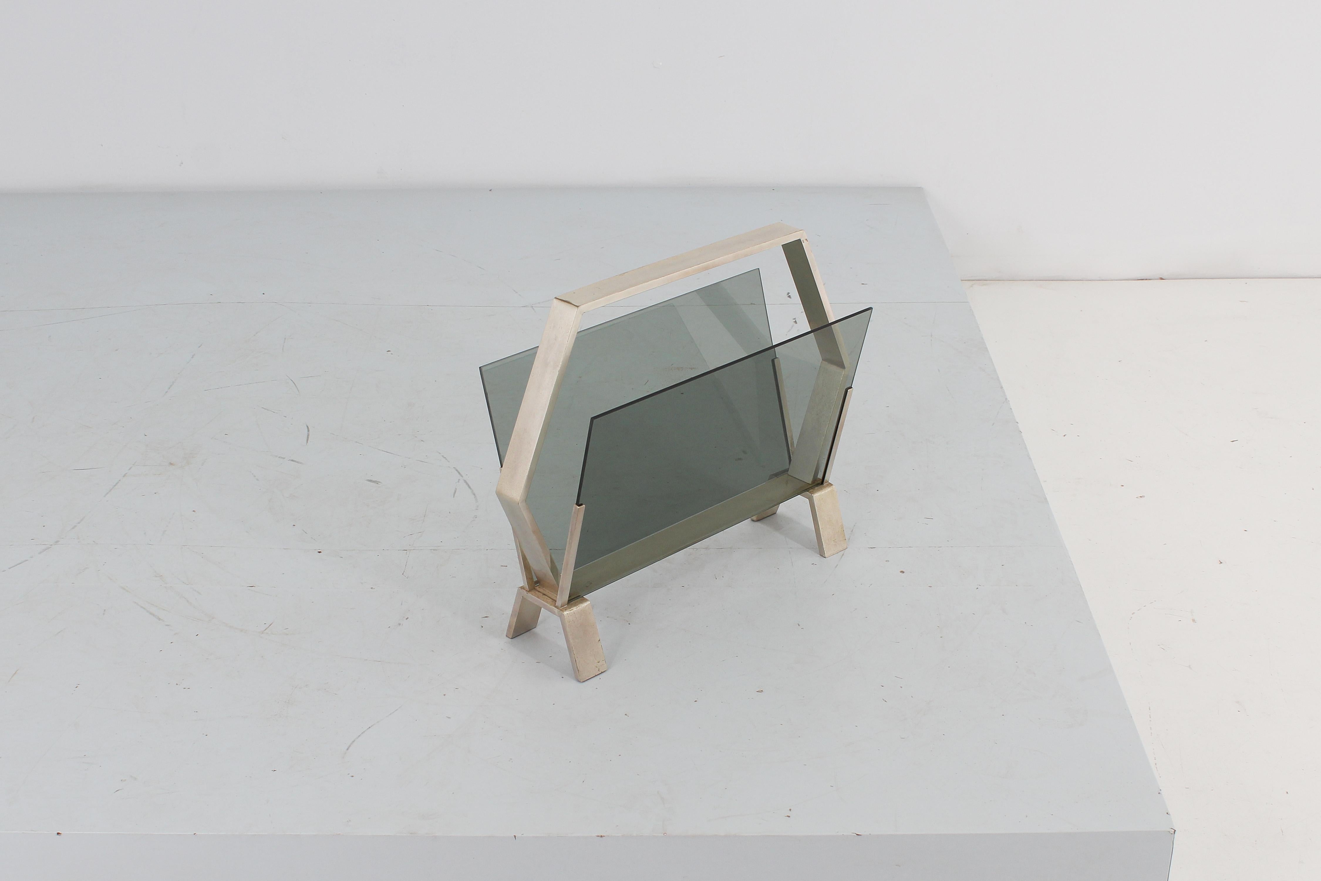 Midcentury Nickel-Plated Brass and Smoked Glass Magazine Rack, Italy, 1960s For Sale 2