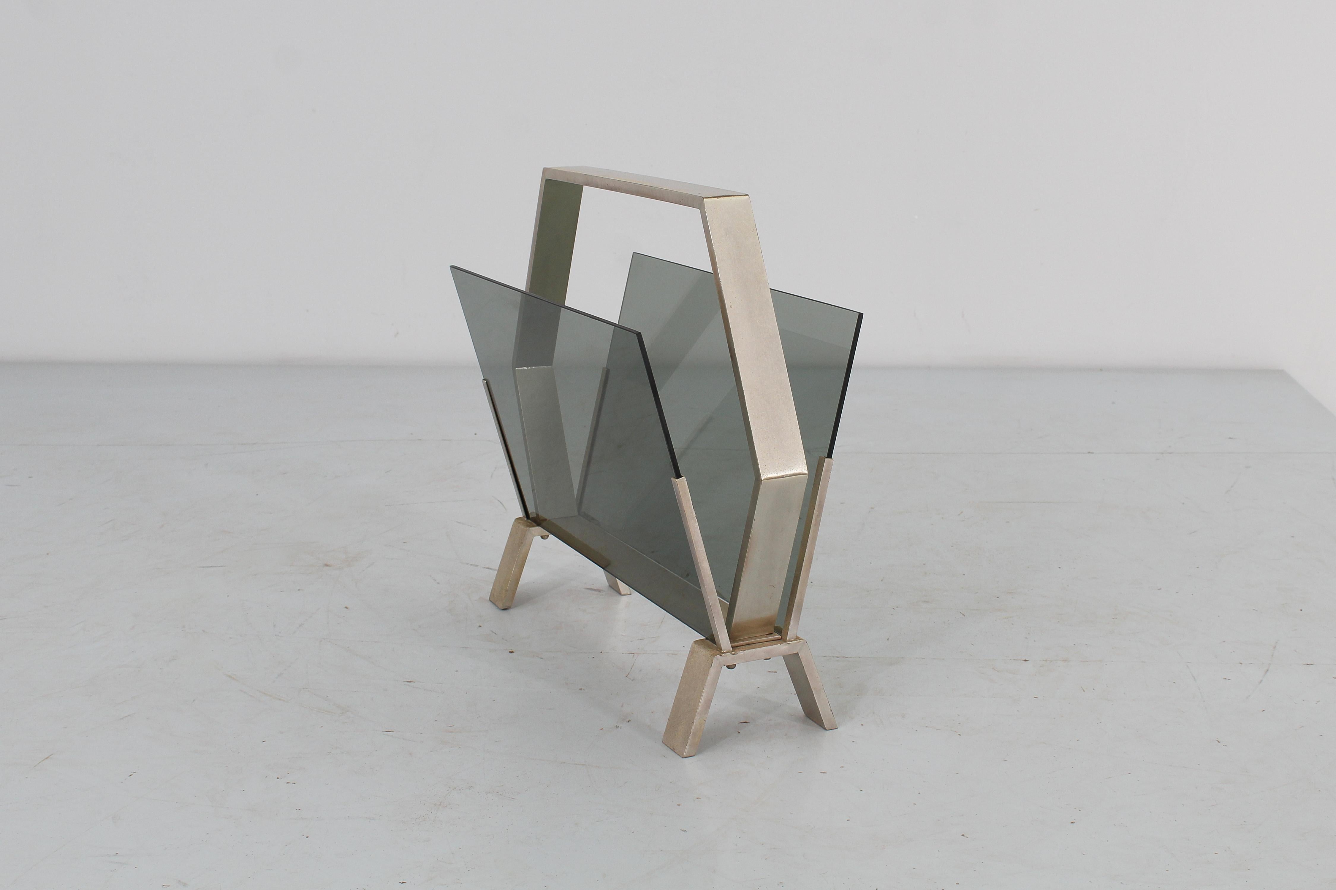 Midcentury Nickel-Plated Brass and Smoked Glass Magazine Rack, Italy, 1960s For Sale 3