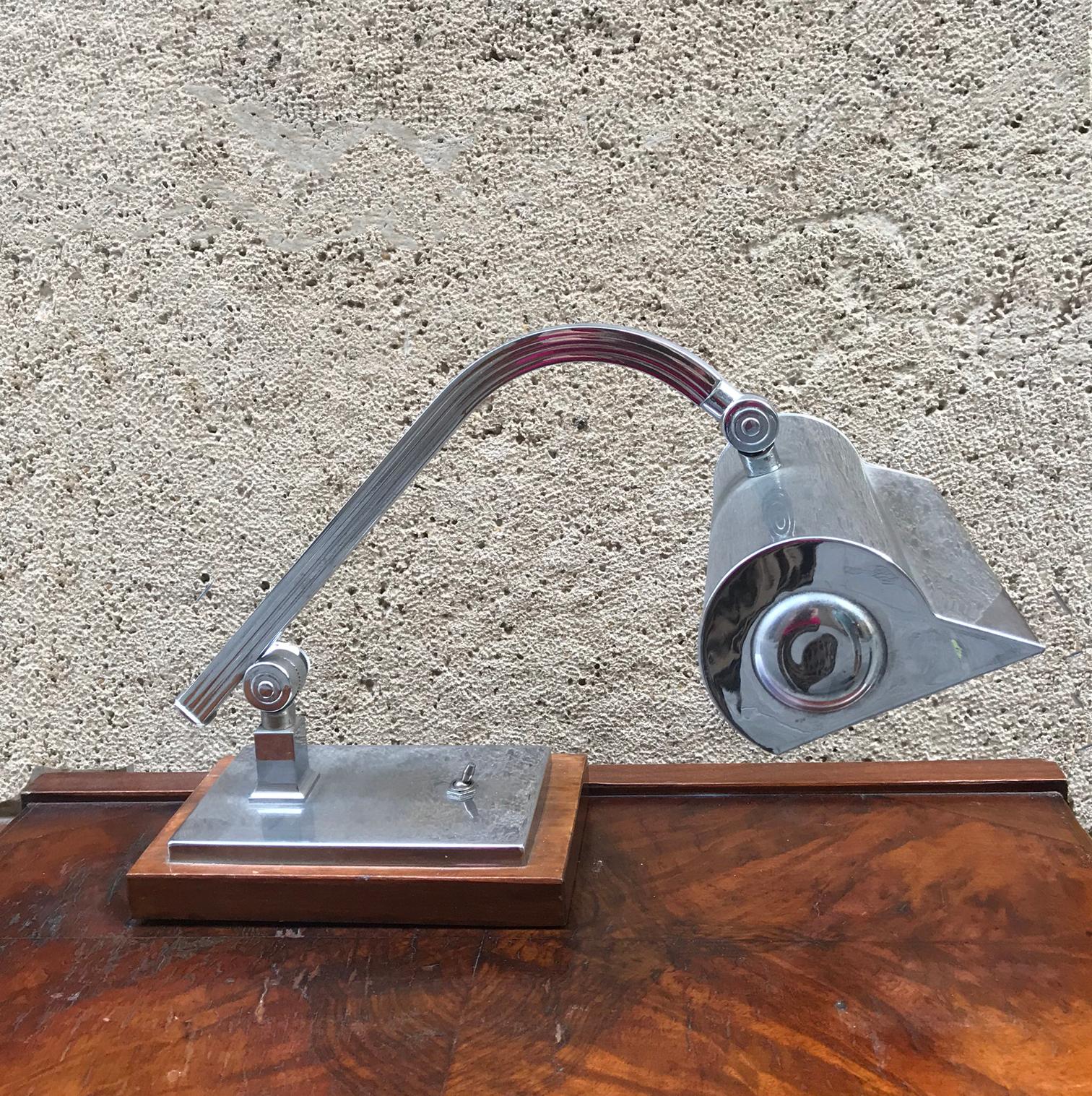 European Midcentury Nickel-Plated Brass Table Lamp with a Walnut Wood Base, 1950s For Sale