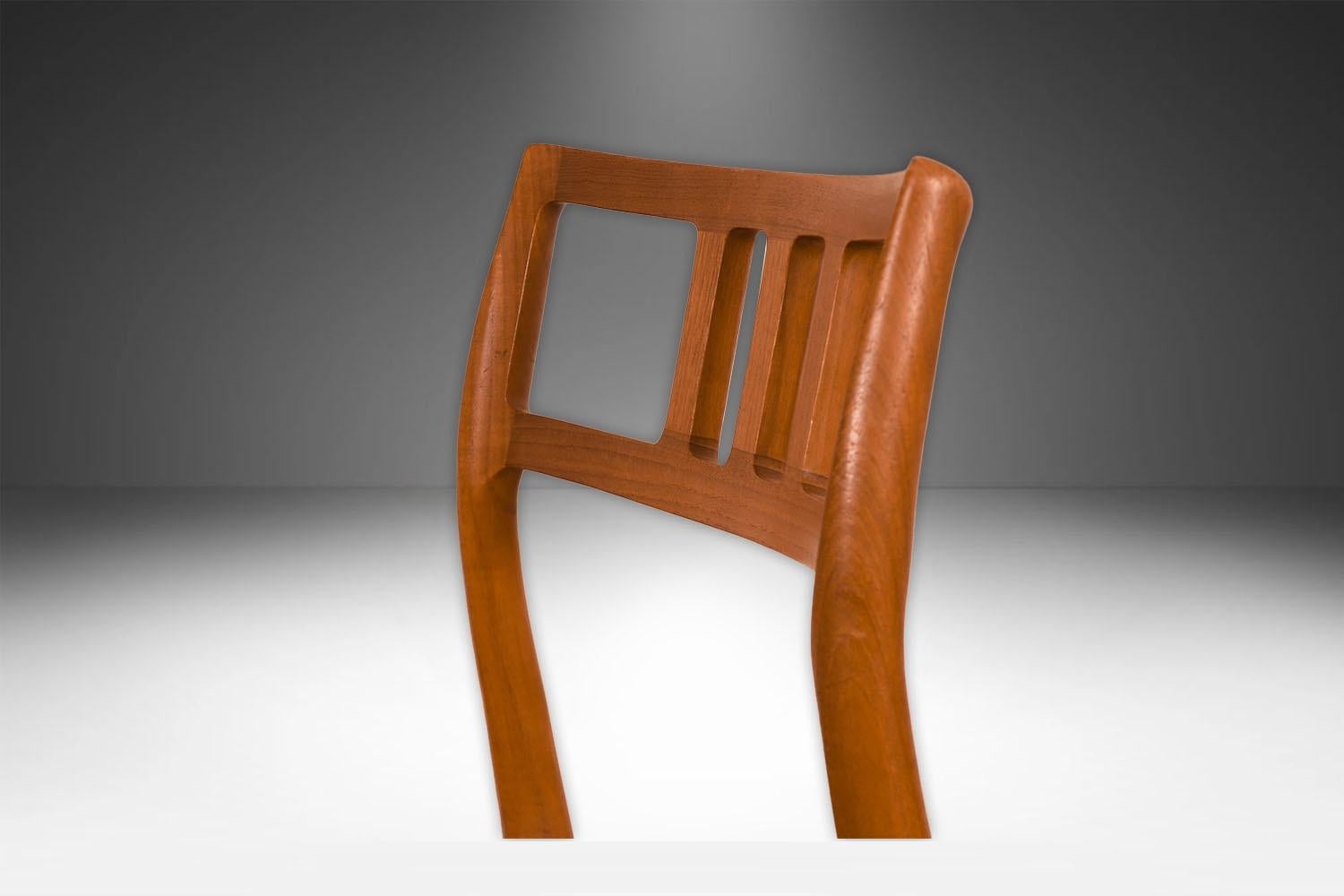 Mid Century Niels Moller Teak Dining Chairs 2 Arm 4 Side #64 #79 en venta 7