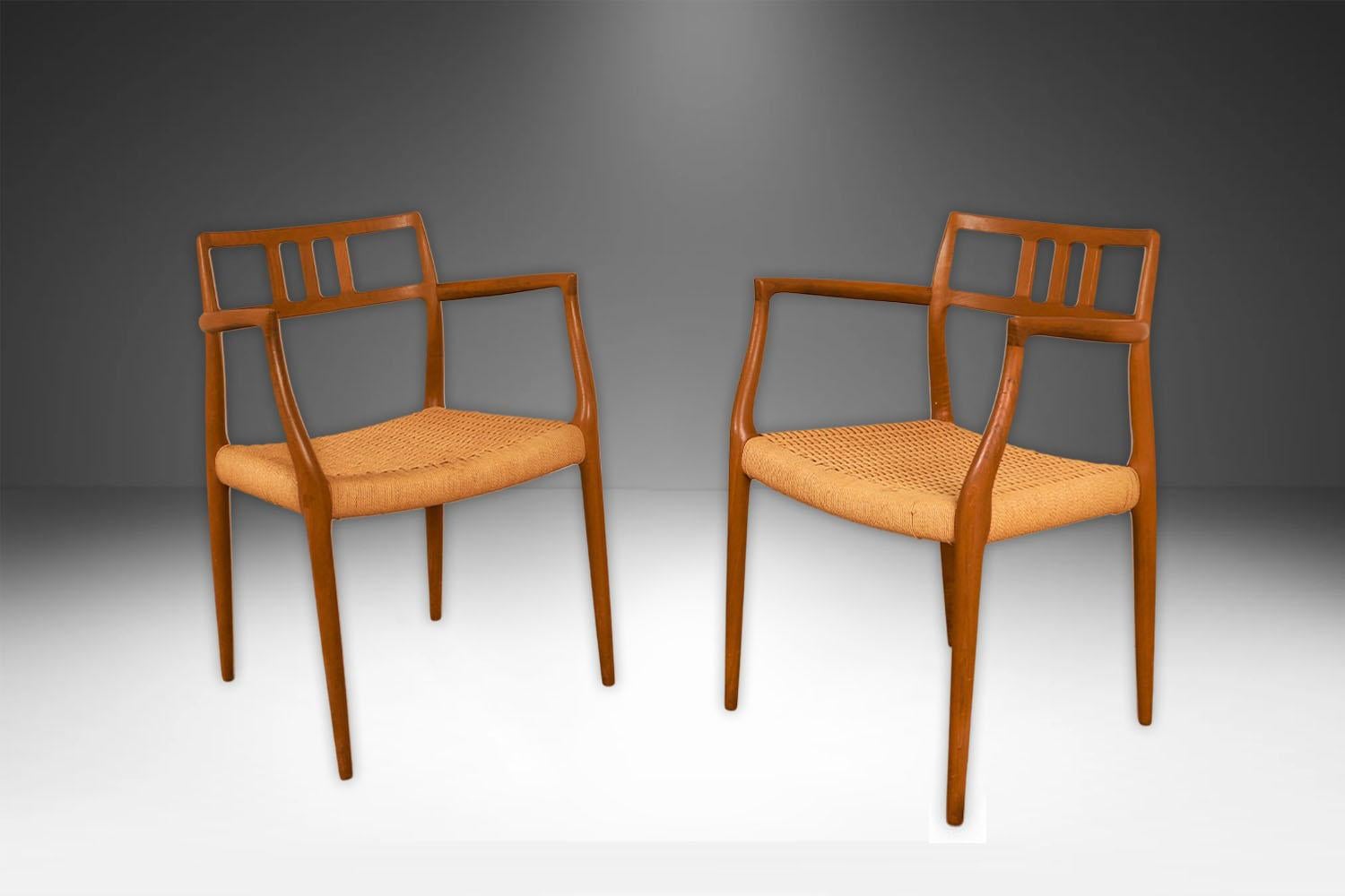 Mid Century Niels Moller Teak Dining Chairs 2 Arm 4 Side #64 #79 en venta 9