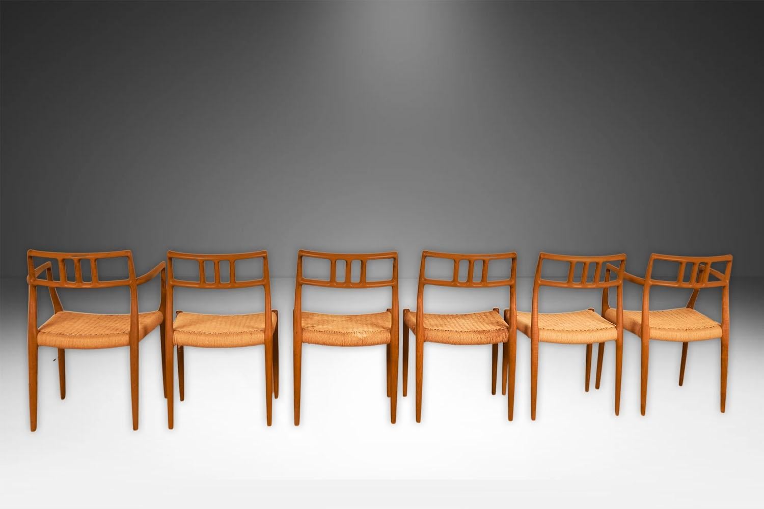 Mid Century Niels Moller Teak Dining Chairs 2 Arm 4 Side #64 #79 Danés en venta