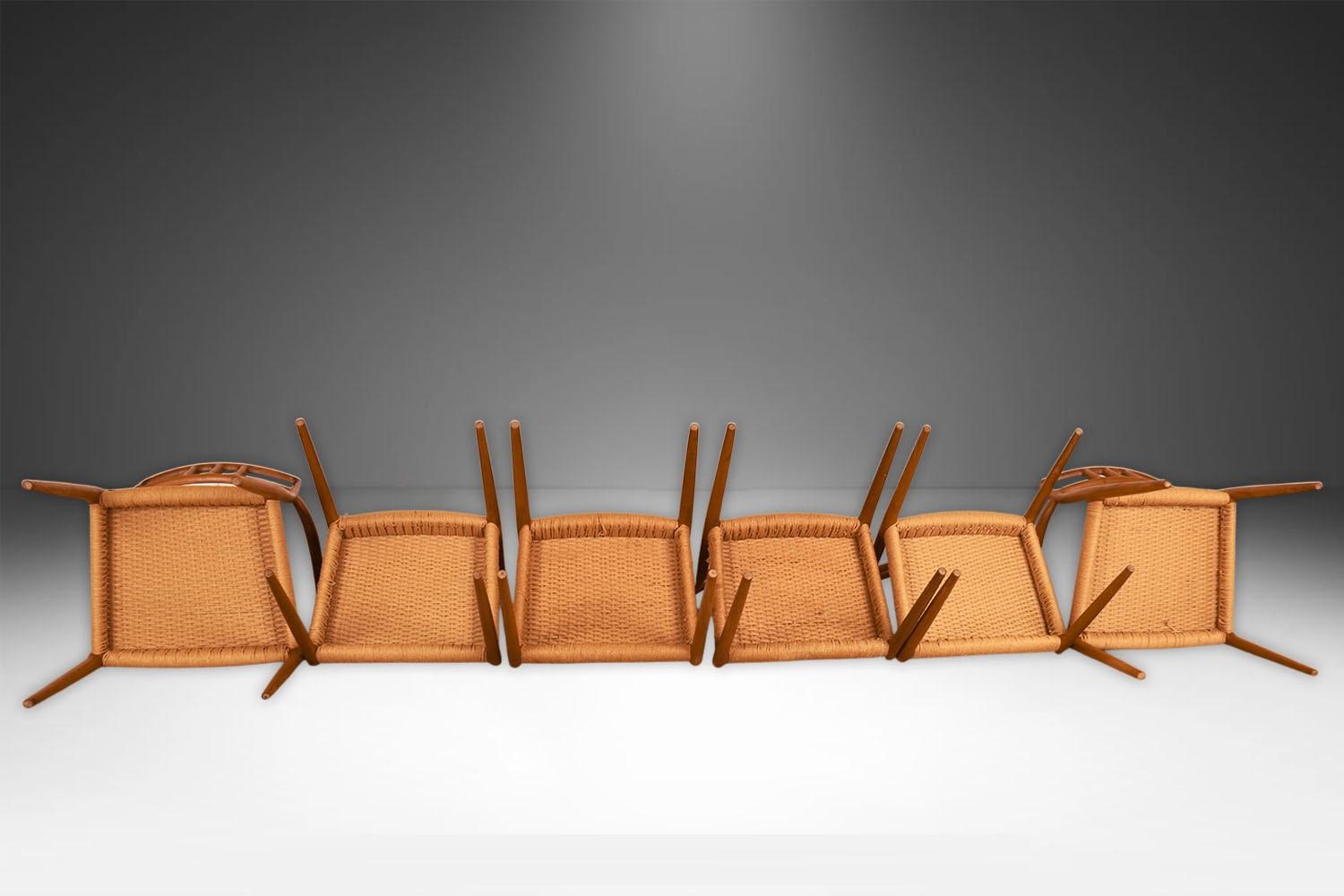 Mid Century Niels Moller Teak Dining Chairs 2 Arm 4 Side #64 #79 mediados del siglo XX en venta
