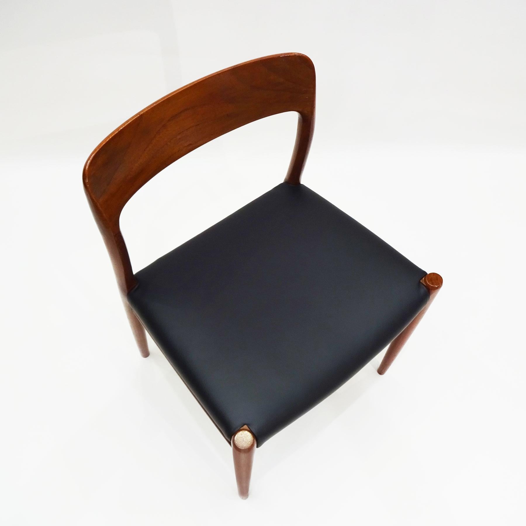 Midcentury Niels O.Møller Teak and Black Leather Model 75 Chair In Good Condition In Highclere, Newbury