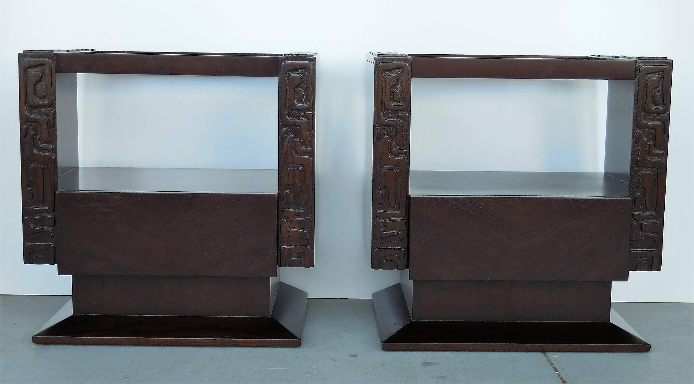 Midcentury Nightstands Bedside Tables with Abstract Carving, a Pair In Excellent Condition In Miami, FL