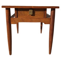 Mesilla de noche, mesa auxiliar o auxiliar Mid Century, MCM, años 60, Red Lion Table Co.