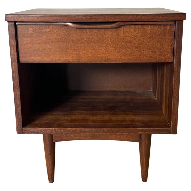 Mid Century Nightstand For Sale at 1stDibs