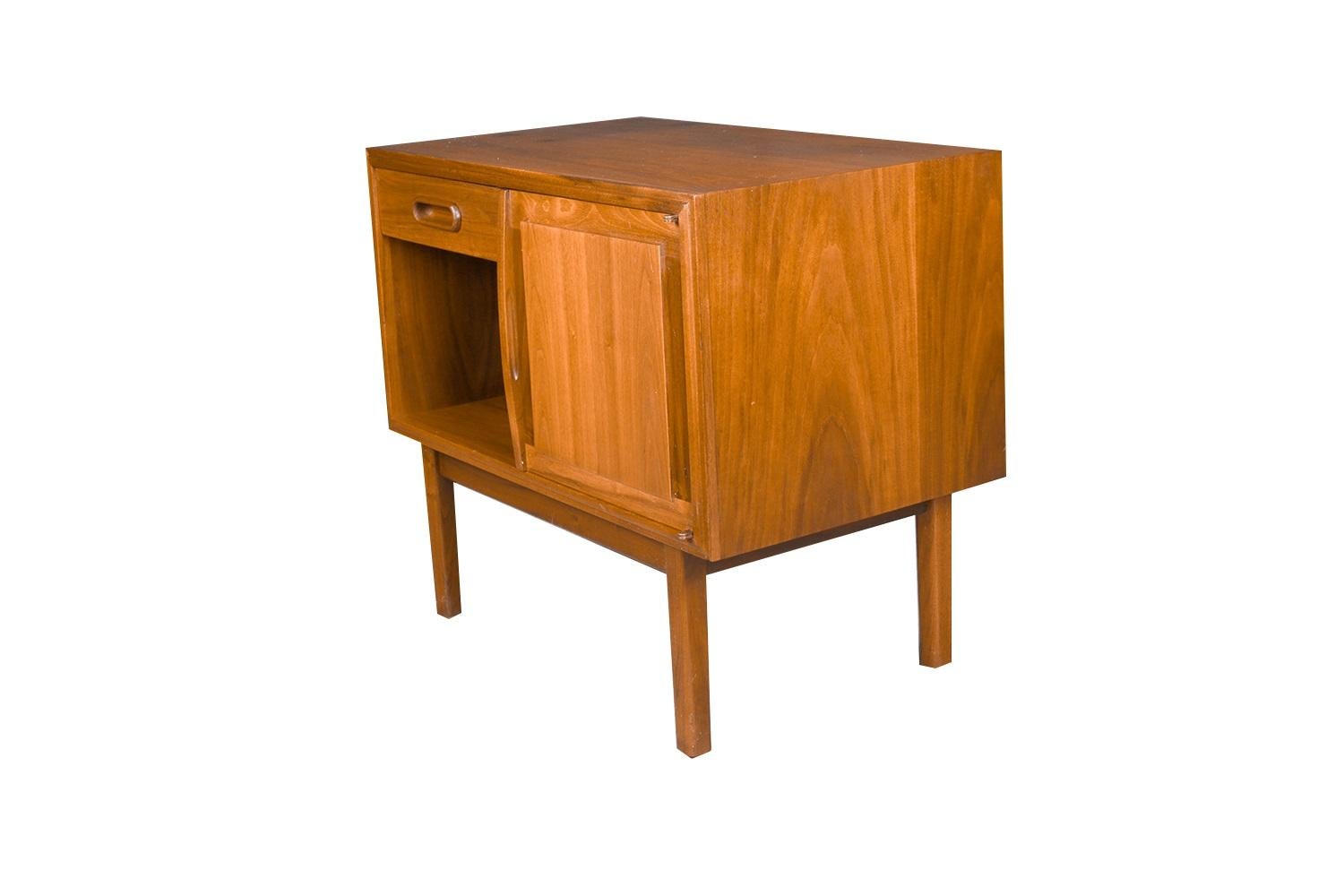 Mid Century Nightstand Side Table Jack Cartwright for Founders 3