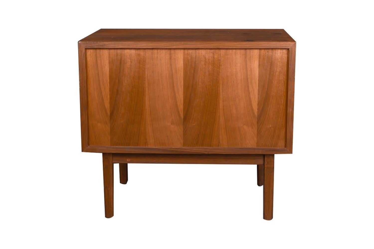 Mid Century Nightstand Side Table Jack Cartwright for Founders 4