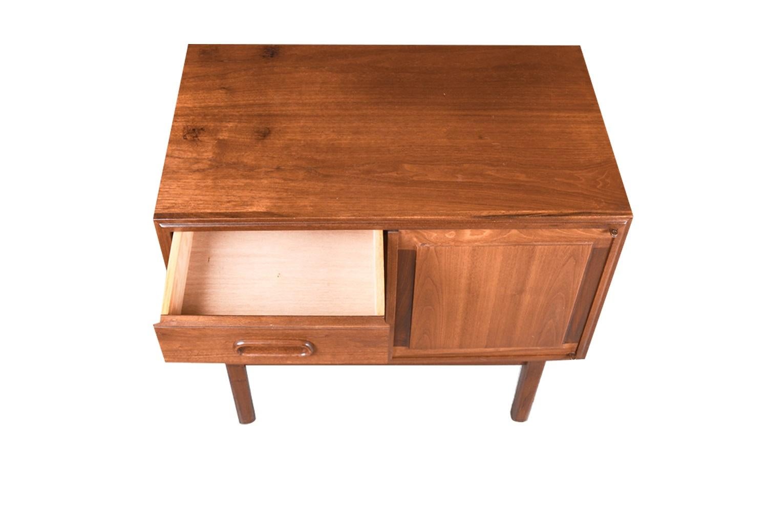A remarkable mid-century nightstand/side table designed by Jack Cartwright for Founders Furniture Company in nearly pristine condition. Exceptional construction and style, with a fully finished back, the finished back side makes this nightstand