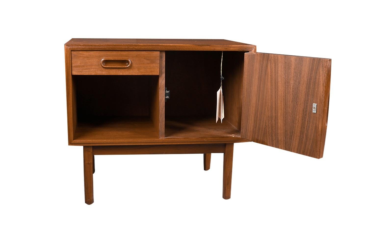 American Mid Century Nightstand Side Table Jack Cartwright for Founders