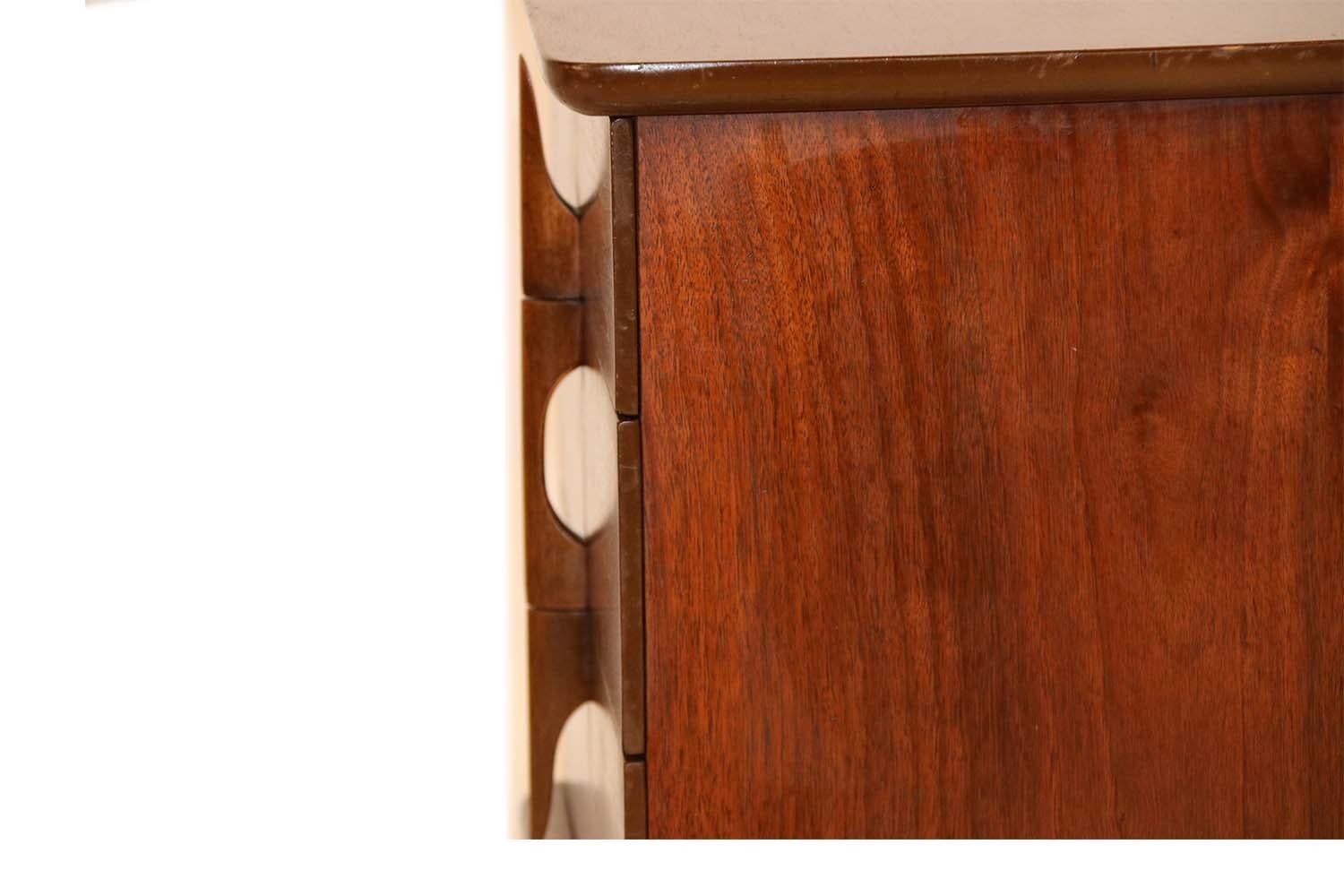 Midcentury Nightstand Side Table United Furniture In Good Condition In Baltimore, MD