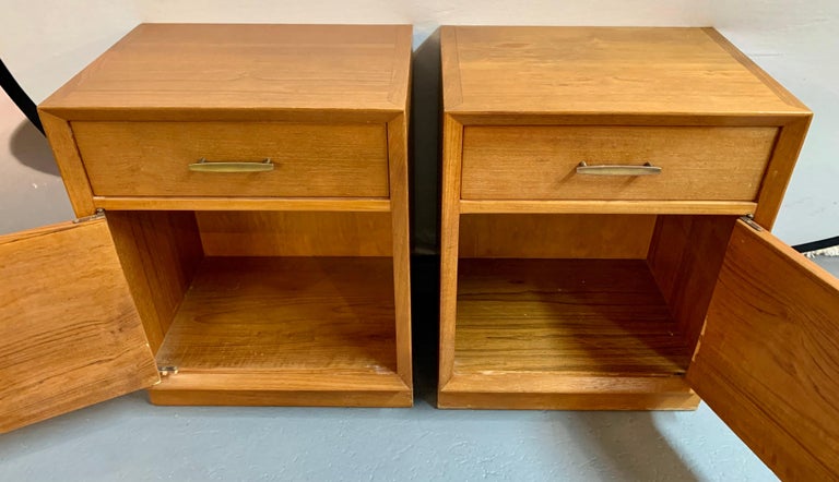 Mid-Century Modern Mid Century Nightstands Bedside Tables, Pair For Sale