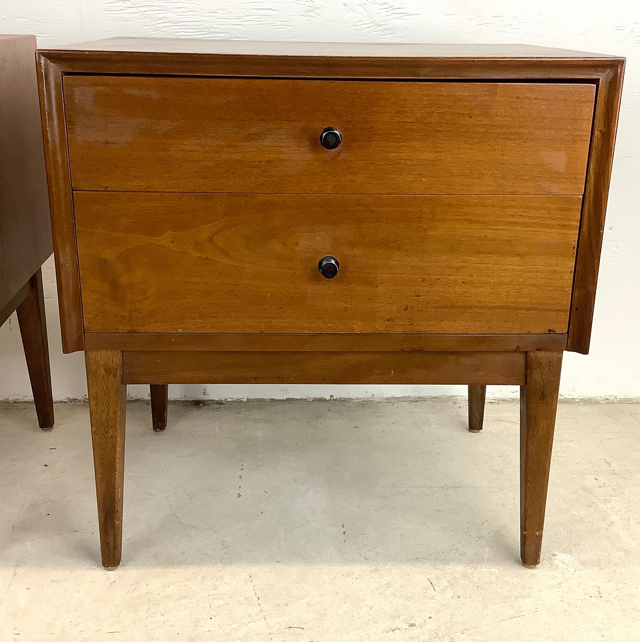 Mid-Century Nightstands by American of Martinsville- Pair In Good Condition In Trenton, NJ