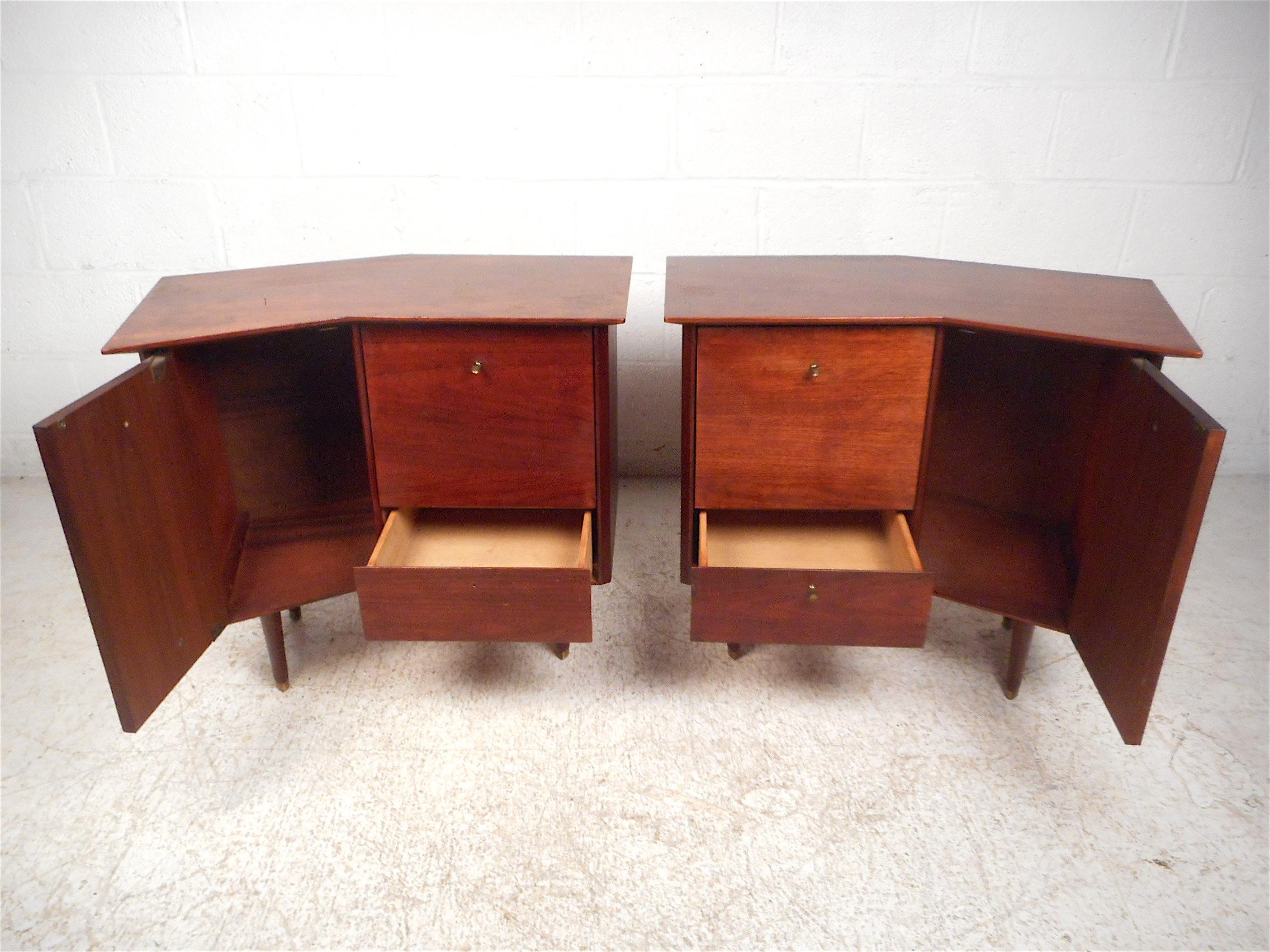 Midcentury Nightstands by Baker, a Pair In Good Condition In Brooklyn, NY