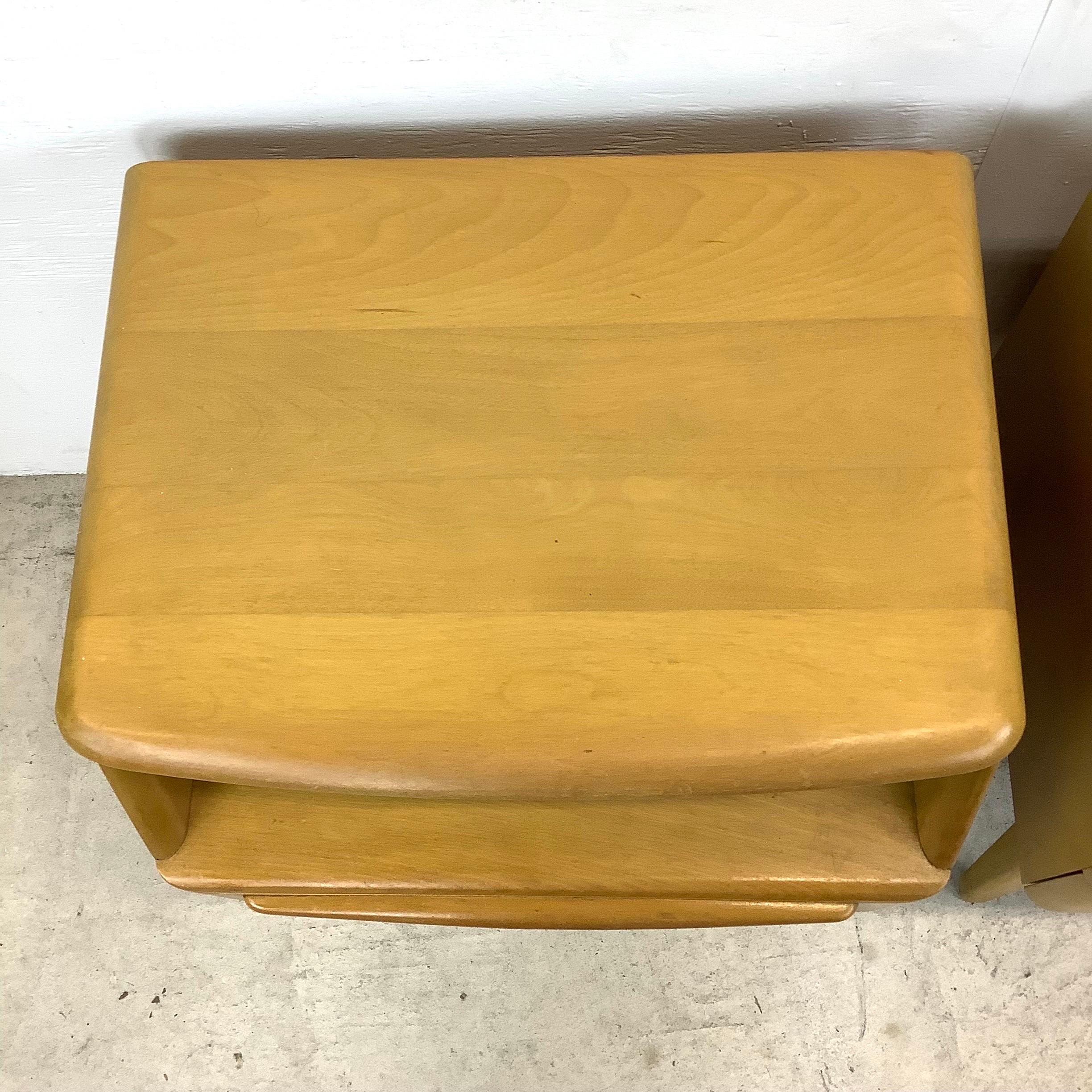 Mid-Century Nightstands by Heywood-Wakefield- a Pair In Good Condition In Trenton, NJ