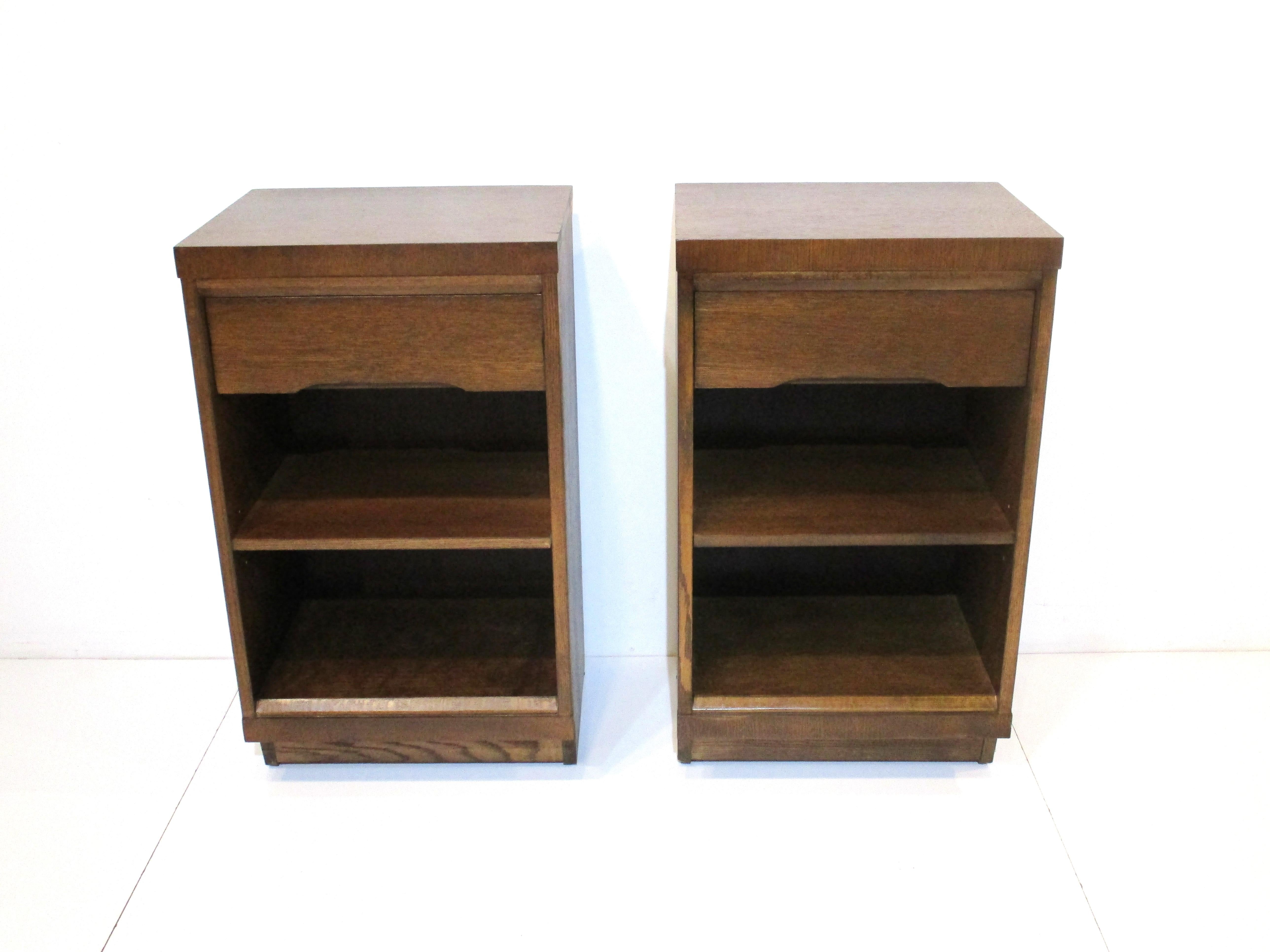 Mid Century Nightstands in the Style of Lane / Drexel   For Sale 3